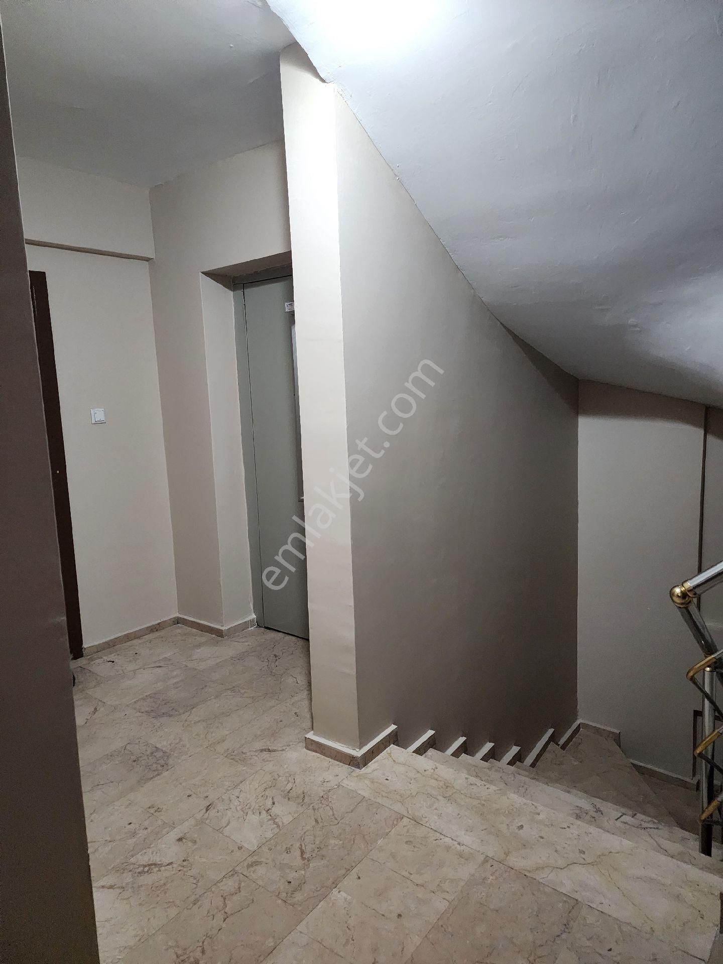 Otoparklı Asansörlü 3+1 10 Yaşında - Görsel 5