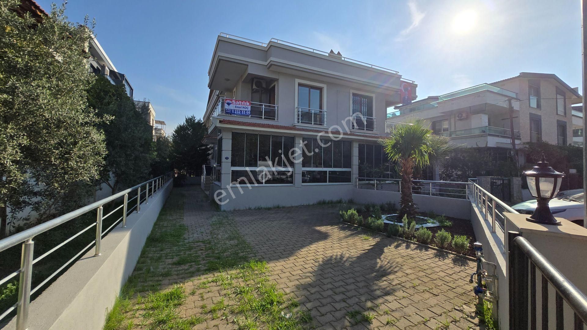 Menderes Merkez'de 5+1 Bahçeli Triplex Satılık Villa - Görsel 4
