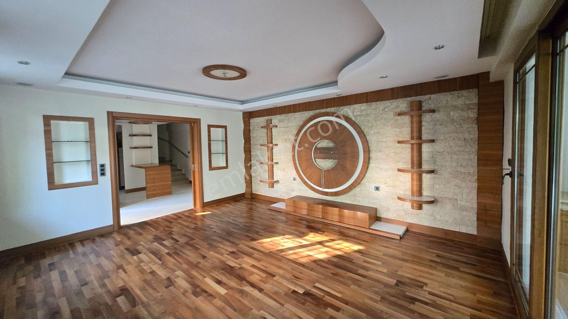 Menderes Merkez'de 5+1 Bahçeli Triplex Satılık Villa - Görsel 10