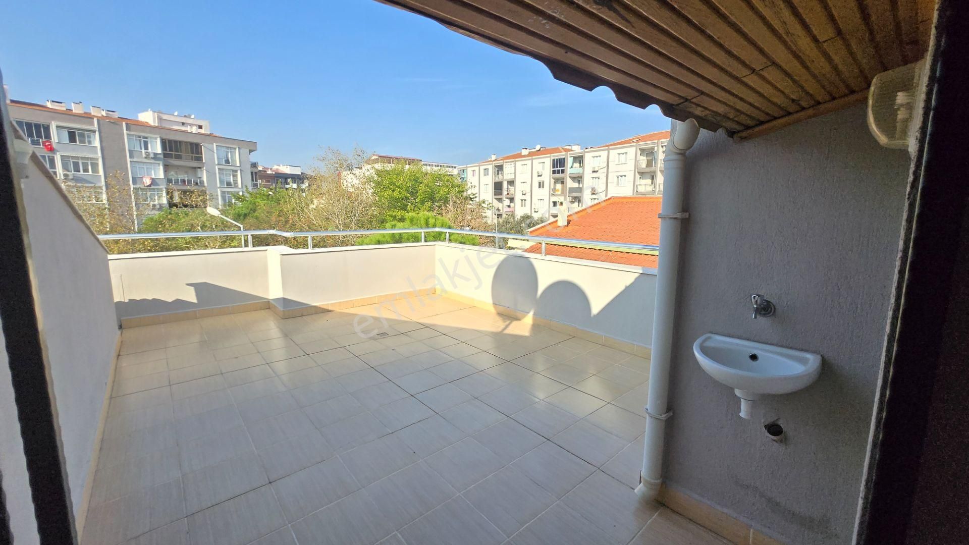 Menderes Merkez'de 5+1 Bahçeli Triplex Satılık Villa - Görsel 32