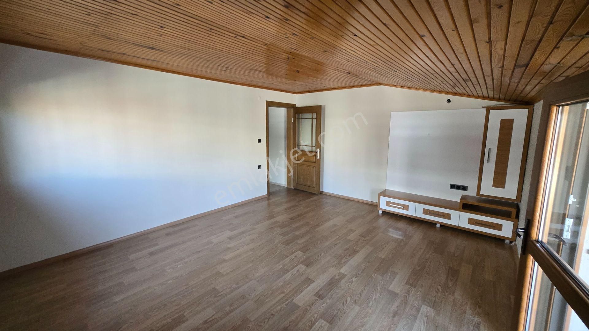 Menderes Merkez'de 5+1 Bahçeli Triplex Satılık Villa - Görsel 31
