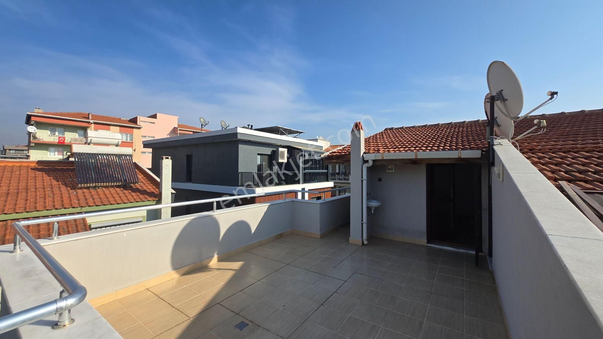 Menderes Merkez'de 5+1 Bahçeli Triplex Satılık Villa - Görsel 33