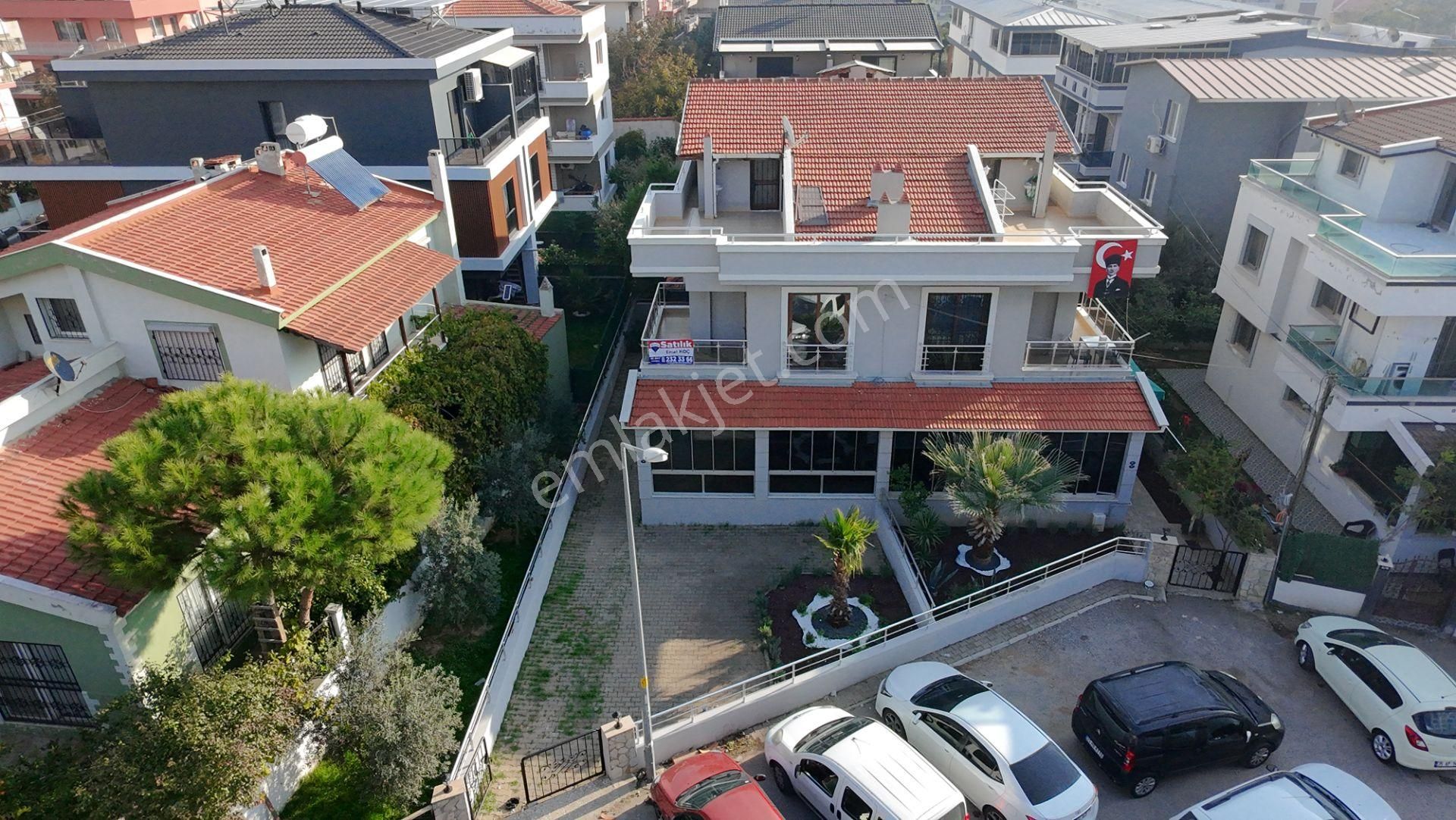 Menderes Merkez'de 5+1 Bahçeli Triplex Satılık Villa - Görsel 2