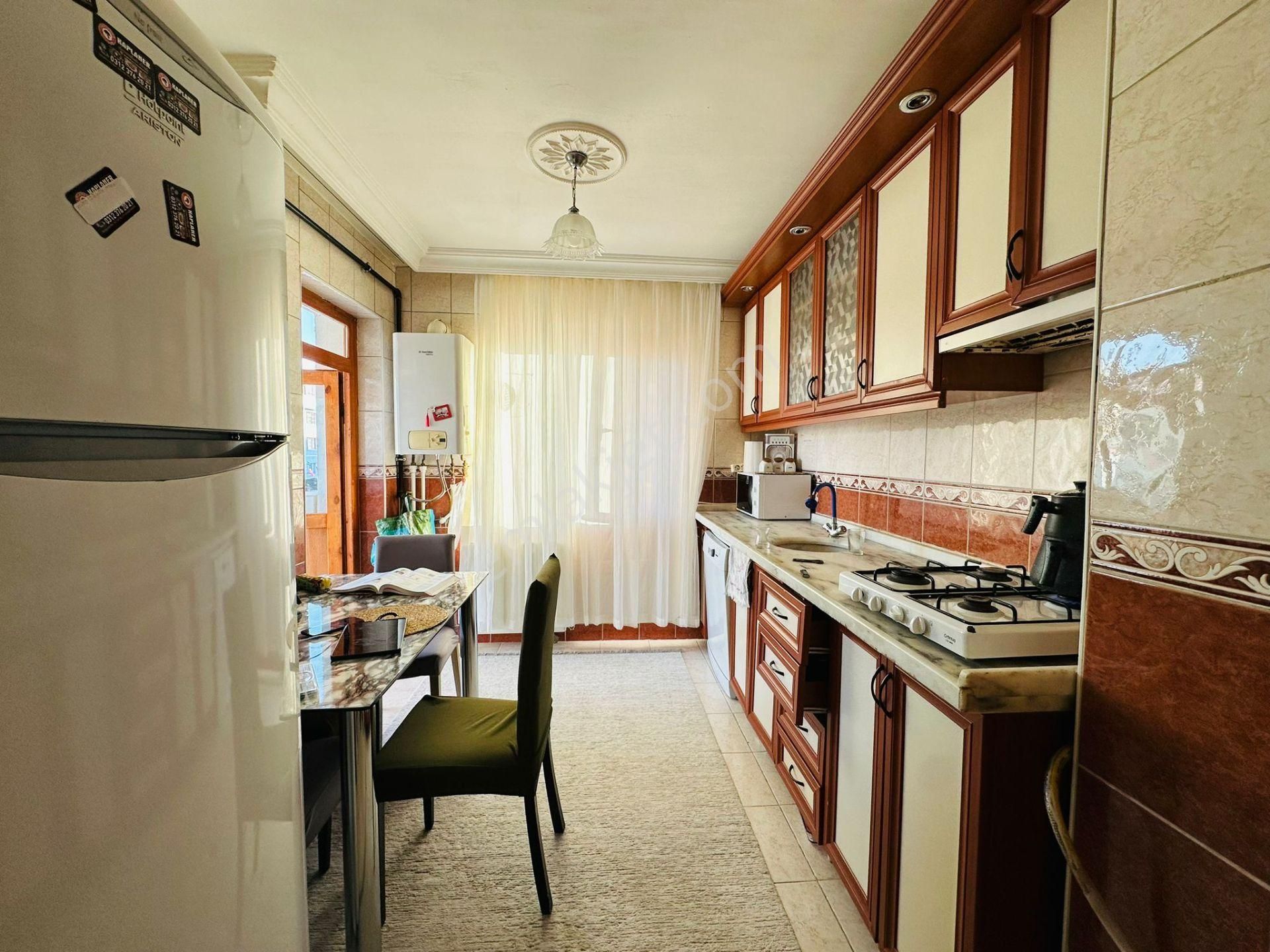 Karapürçek'te Cadde Üzerinde 3+1 Katta Satılık Daire !! - Görsel 15