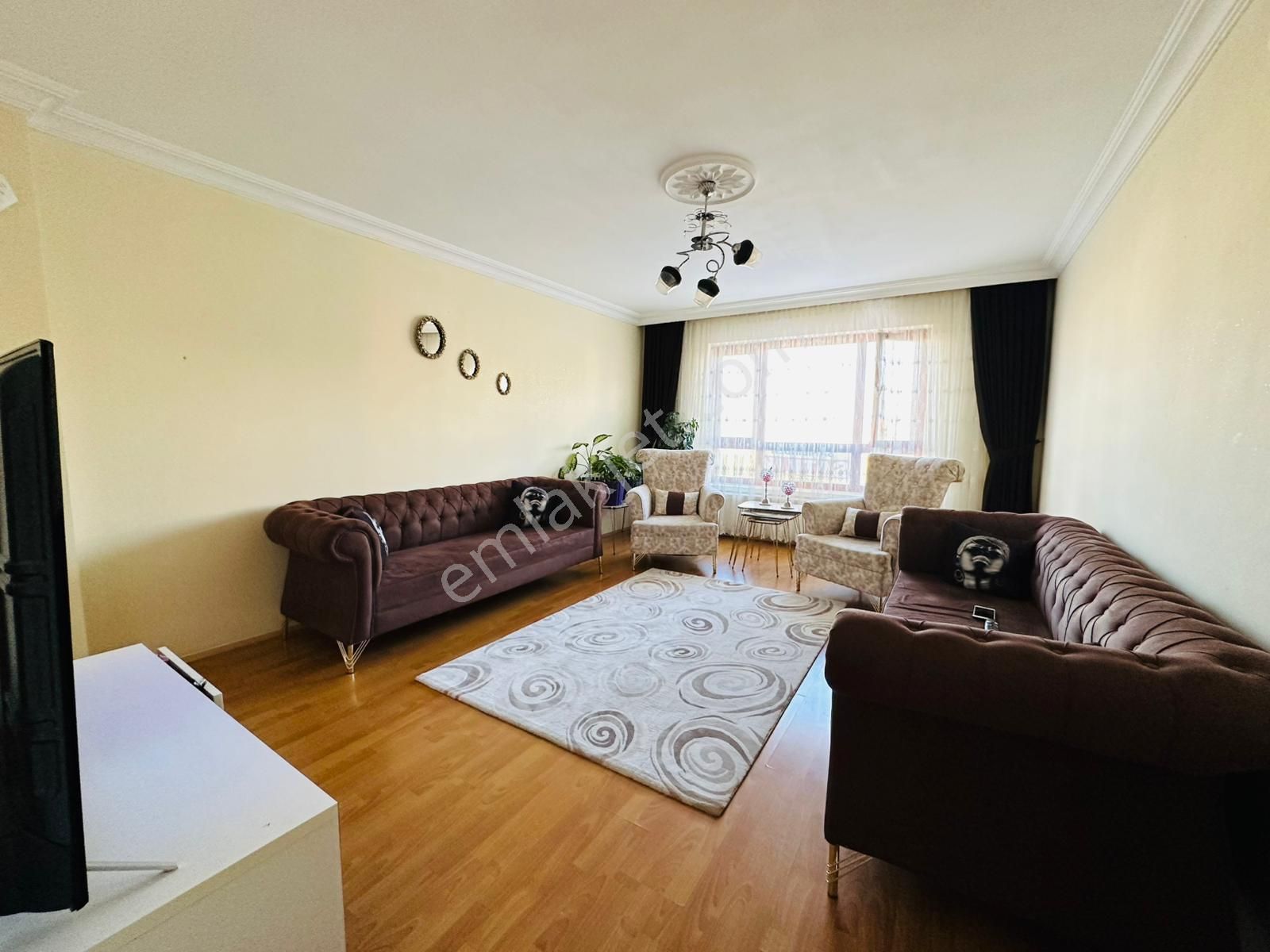 Karapürçek'te Cadde Üzerinde 3+1 Katta Satılık Daire !! - Görsel 3