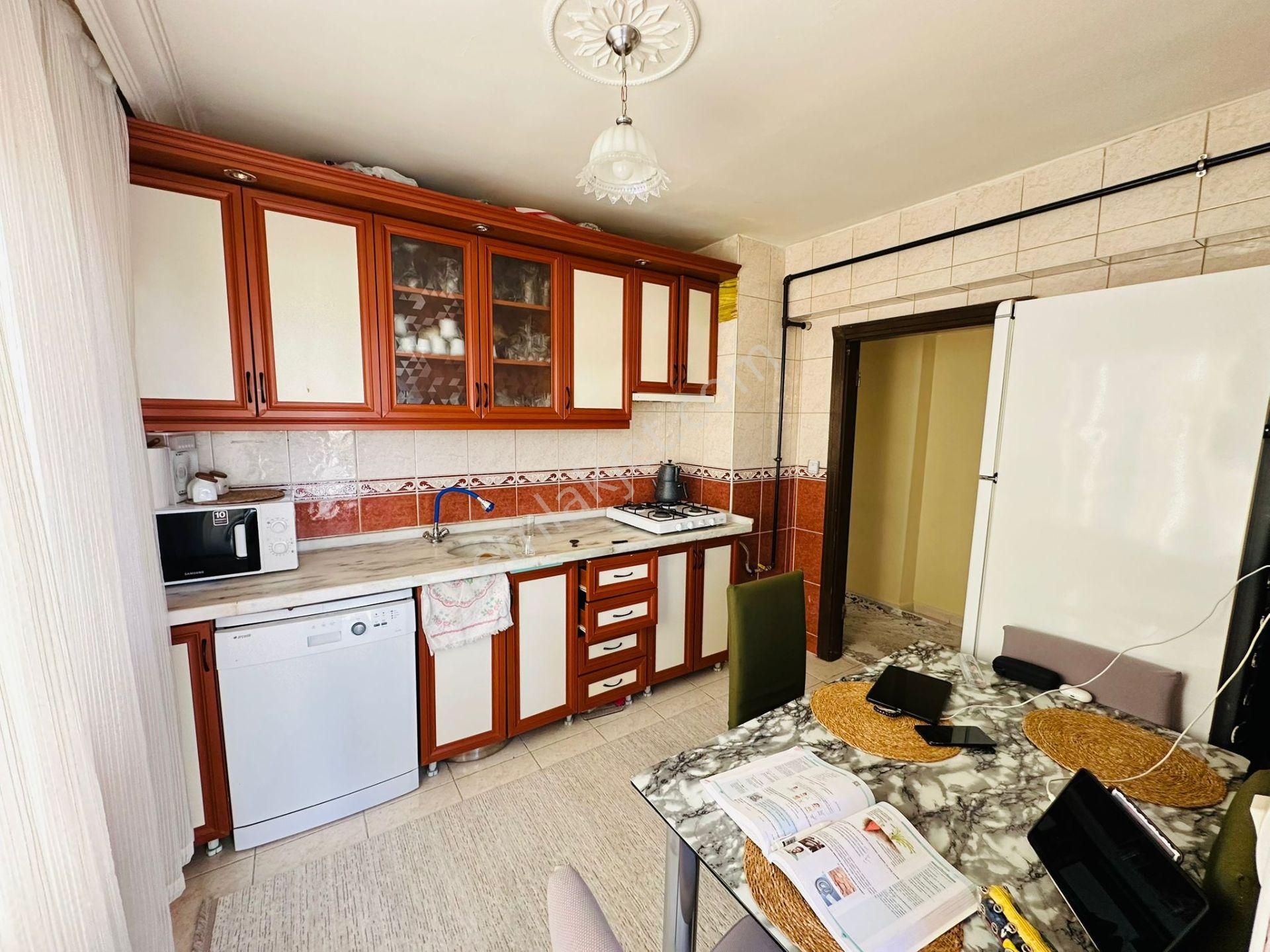 Karapürçek'te Cadde Üzerinde 3+1 Katta Satılık Daire !! - Görsel 13