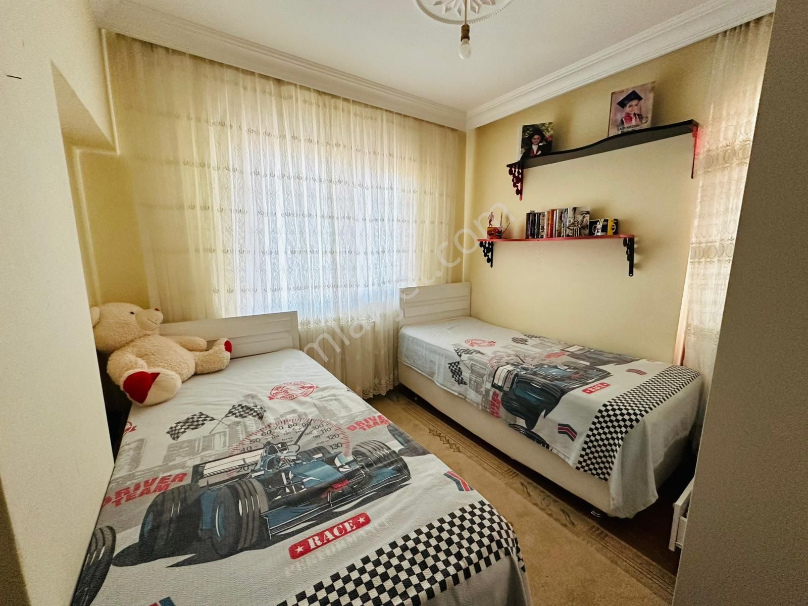 Karapürçek'te Cadde Üzerinde 3+1 Katta Satılık Daire !! - Görsel 9