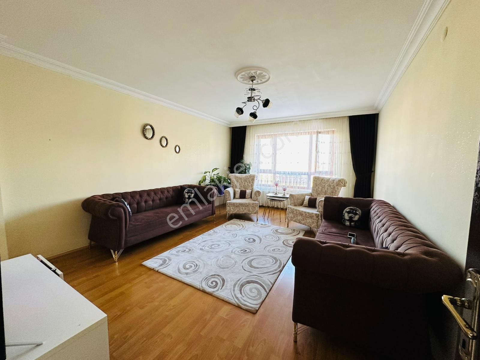 Karapürçek'te Cadde Üzerinde 3+1 Katta Satılık Daire !!