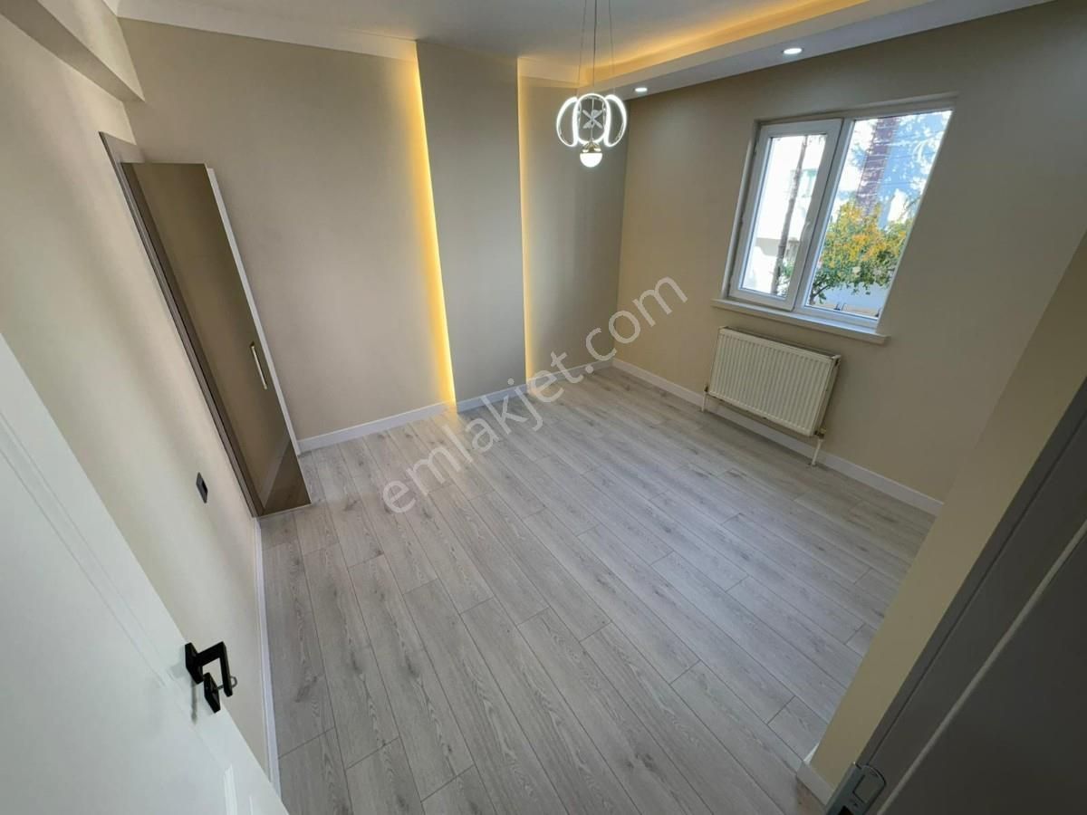 Mareşal Çakmak Mh 3 Banyolu 3+1 1.katta Çift Balkonlu Daire - Görsel 12