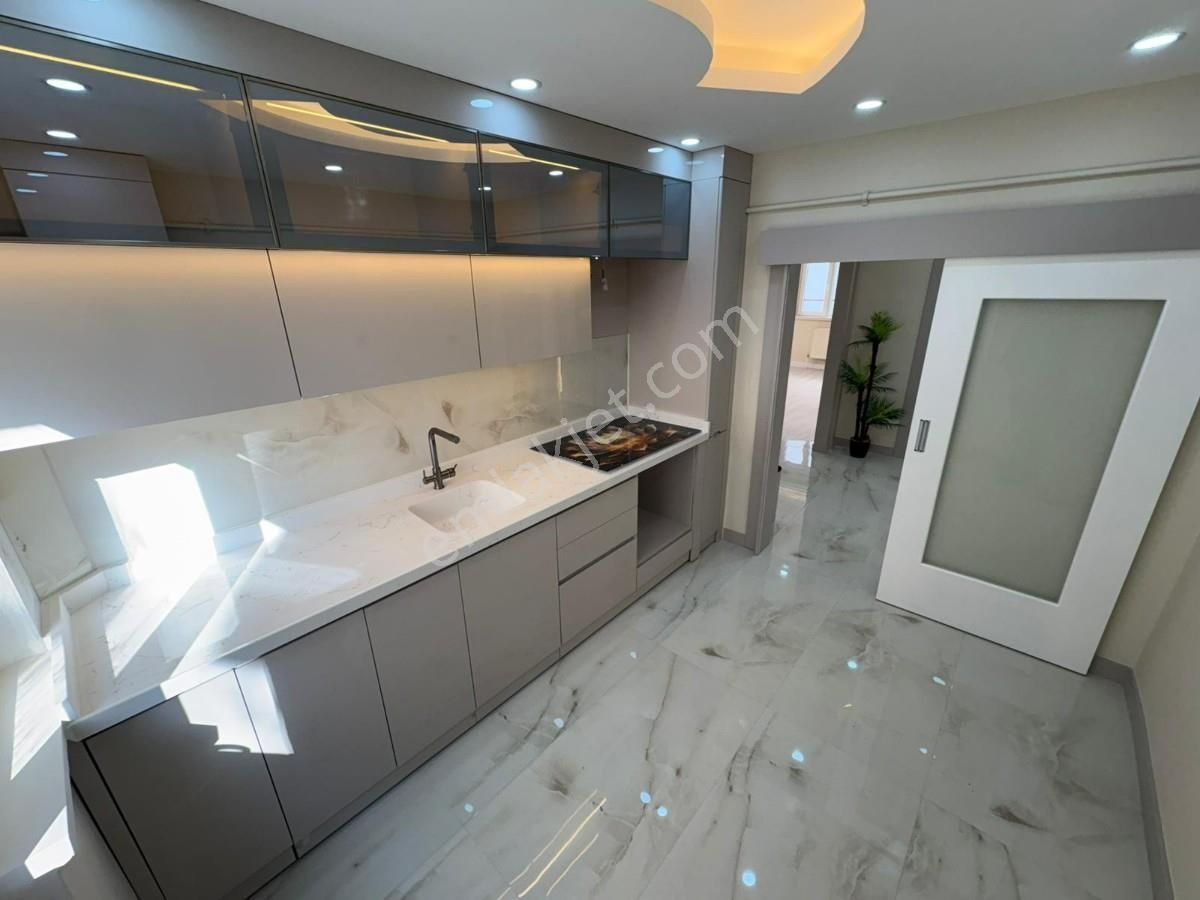 Mareşal Çakmak Mh 3 Banyolu 3+1 1.katta Çift Balkonlu Daire - Görsel 3