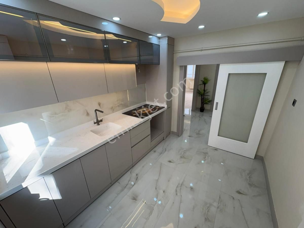 Mareşal Çakmak Mh 3 Banyolu 3+1 1.katta Çift Balkonlu Daire - Görsel 4