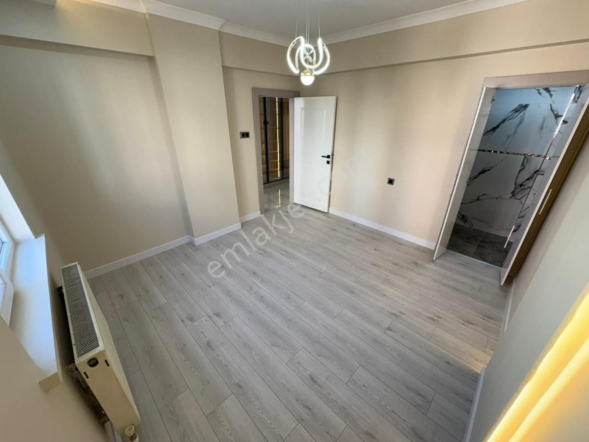 Mareşal Çakmak Mh 3 Banyolu 3+1 1.katta Çift Balkonlu Daire - Görsel 16