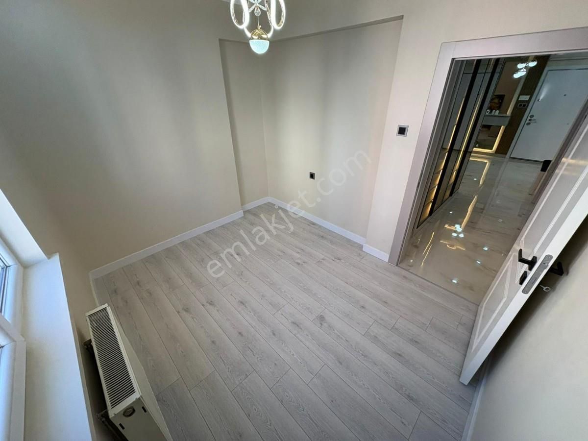 Mareşal Çakmak Mh 3 Banyolu 3+1 1.katta Çift Balkonlu Daire - Görsel 17