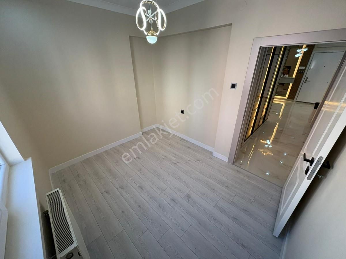 Mareşal Çakmak Mh 3 Banyolu 3+1 1.katta Çift Balkonlu Daire - Görsel 20