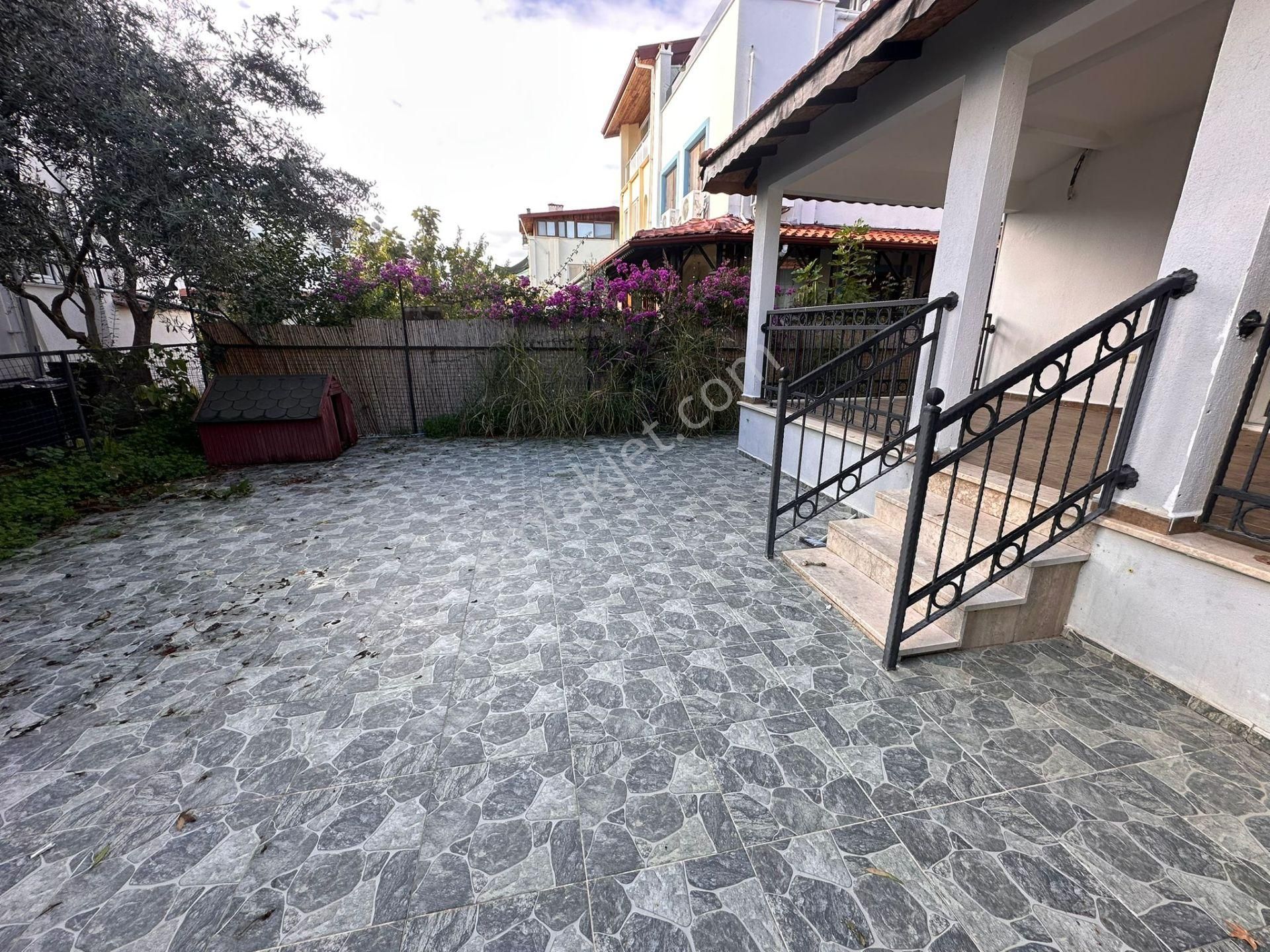 Stop’tan Foça 270m² Bahçe Kulanım Alanlı 3+1 İkiz Villa - Görsel 11