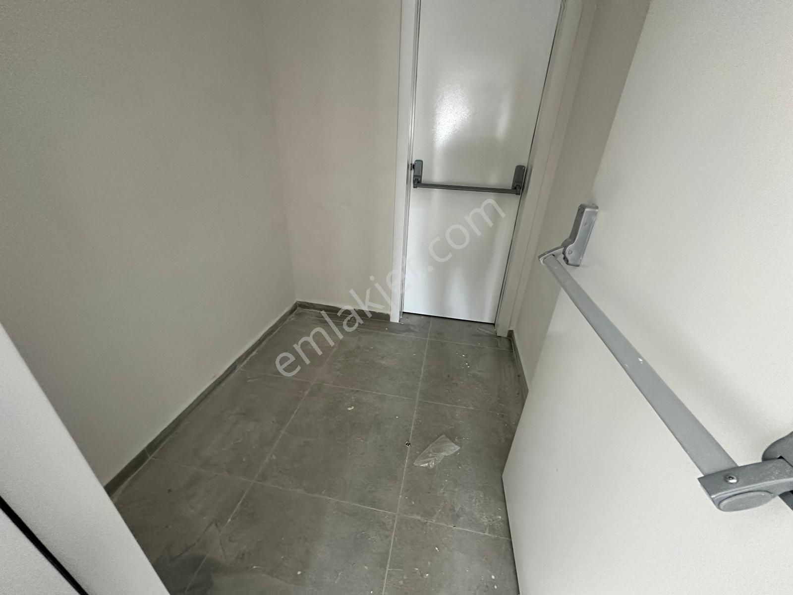 Suadiye'de 3+1 Net 106m2 Balkonlu Ebv Banyolu Sıfır Fırsat - Görsel 21