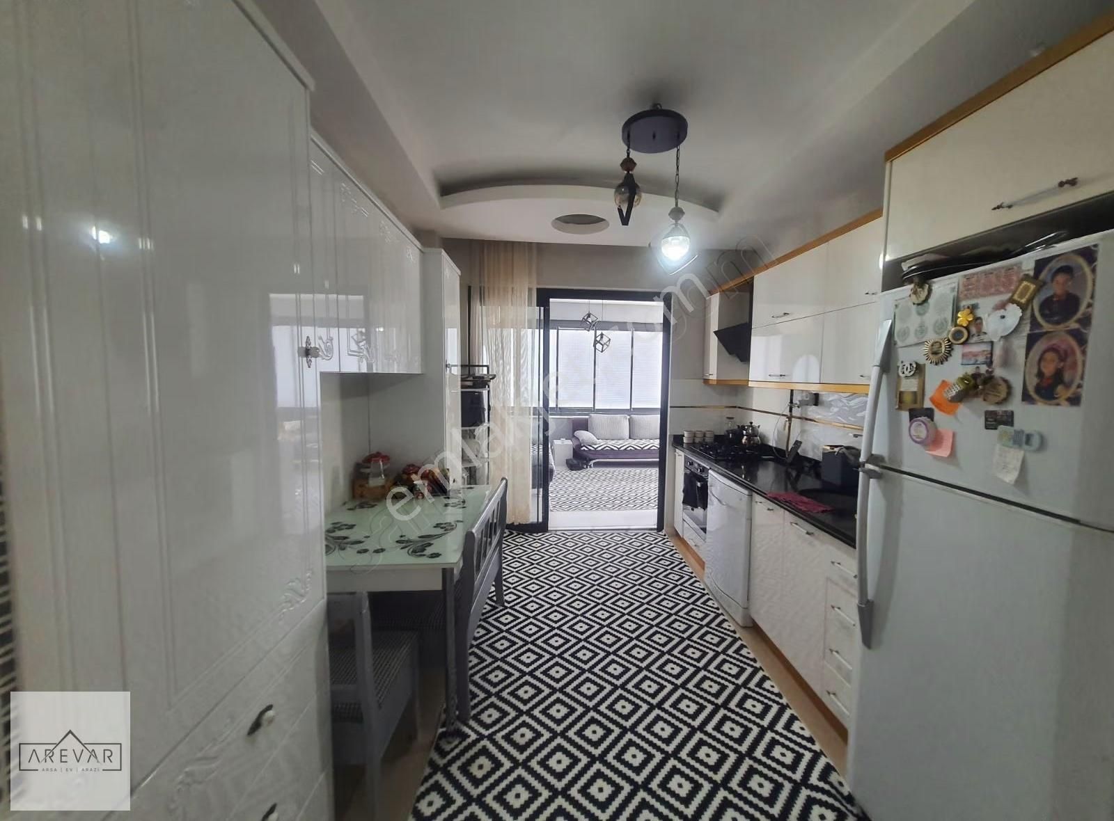 Günsev 3'te Cam Balkonlu Duvar Kağıtlı Avizeli 2+1 Daire - Görsel 16