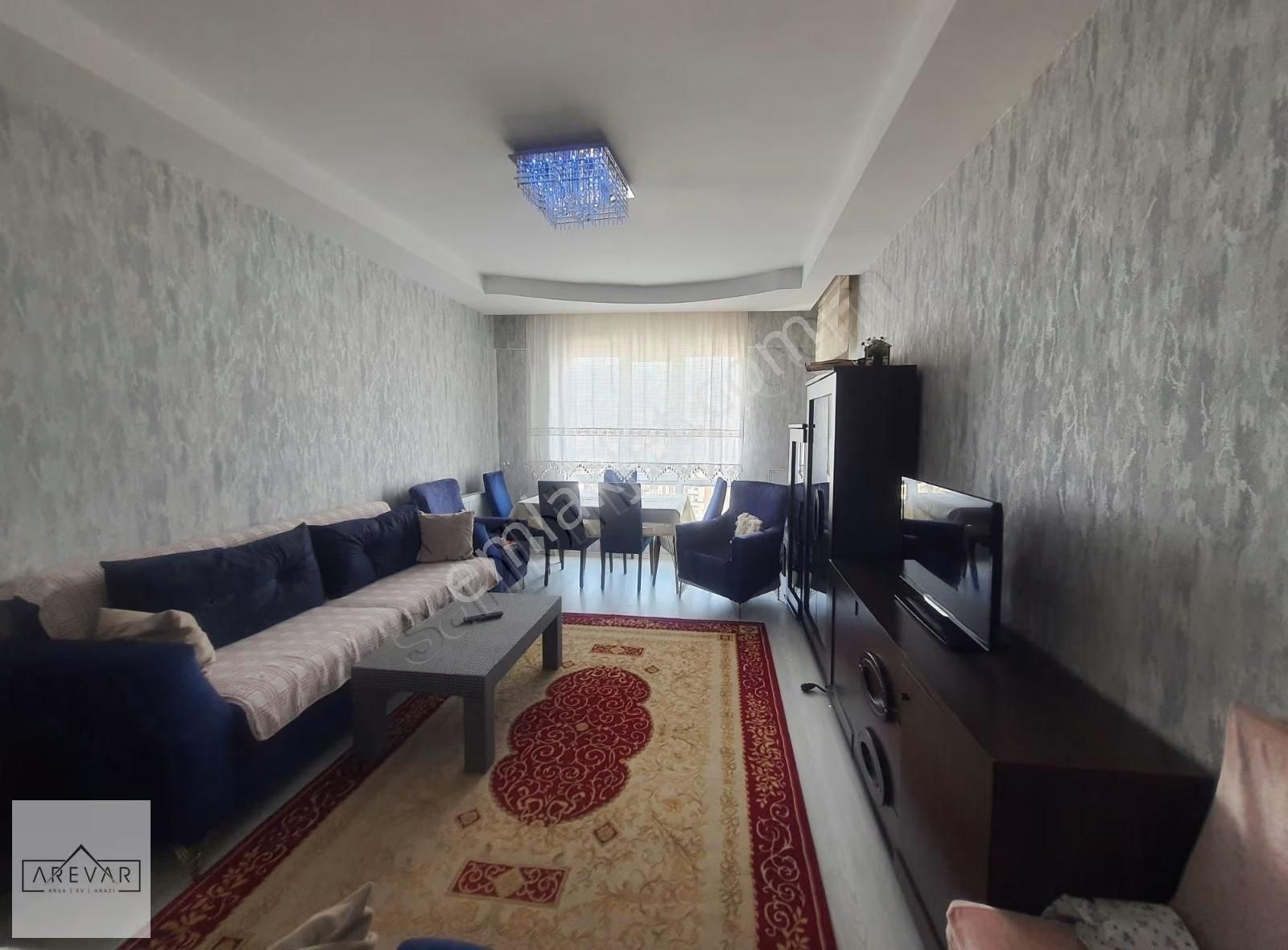 Günsev 3'te Cam Balkonlu Duvar Kağıtlı Avizeli 2+1 Daire