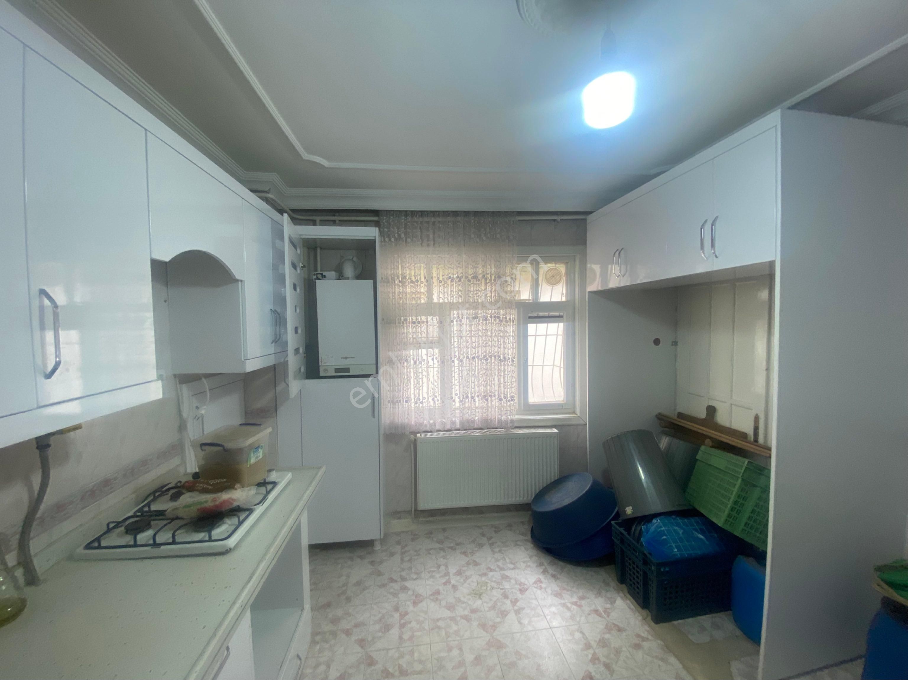 Satılık Cadde Üzeri Altı Dükkan Üstü İki Daire Müstakil - Görsel 17