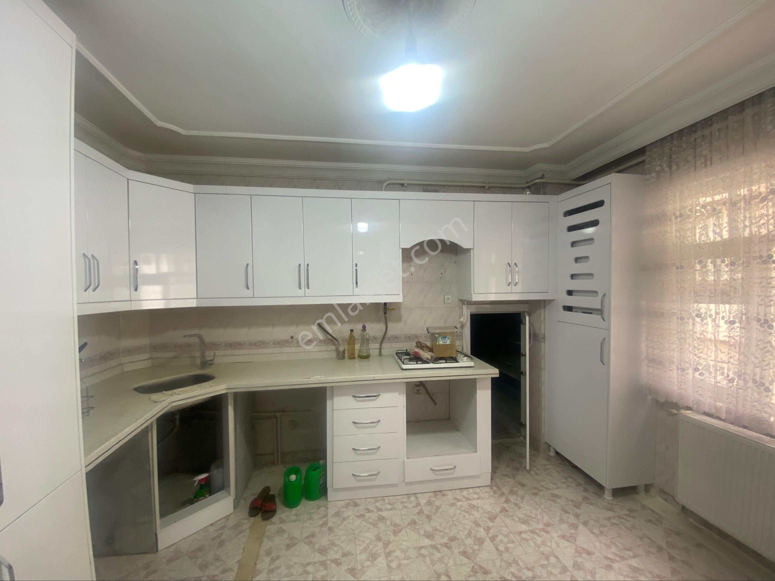 Satılık Cadde Üzeri Altı Dükkan Üstü İki Daire Müstakil - Görsel 9