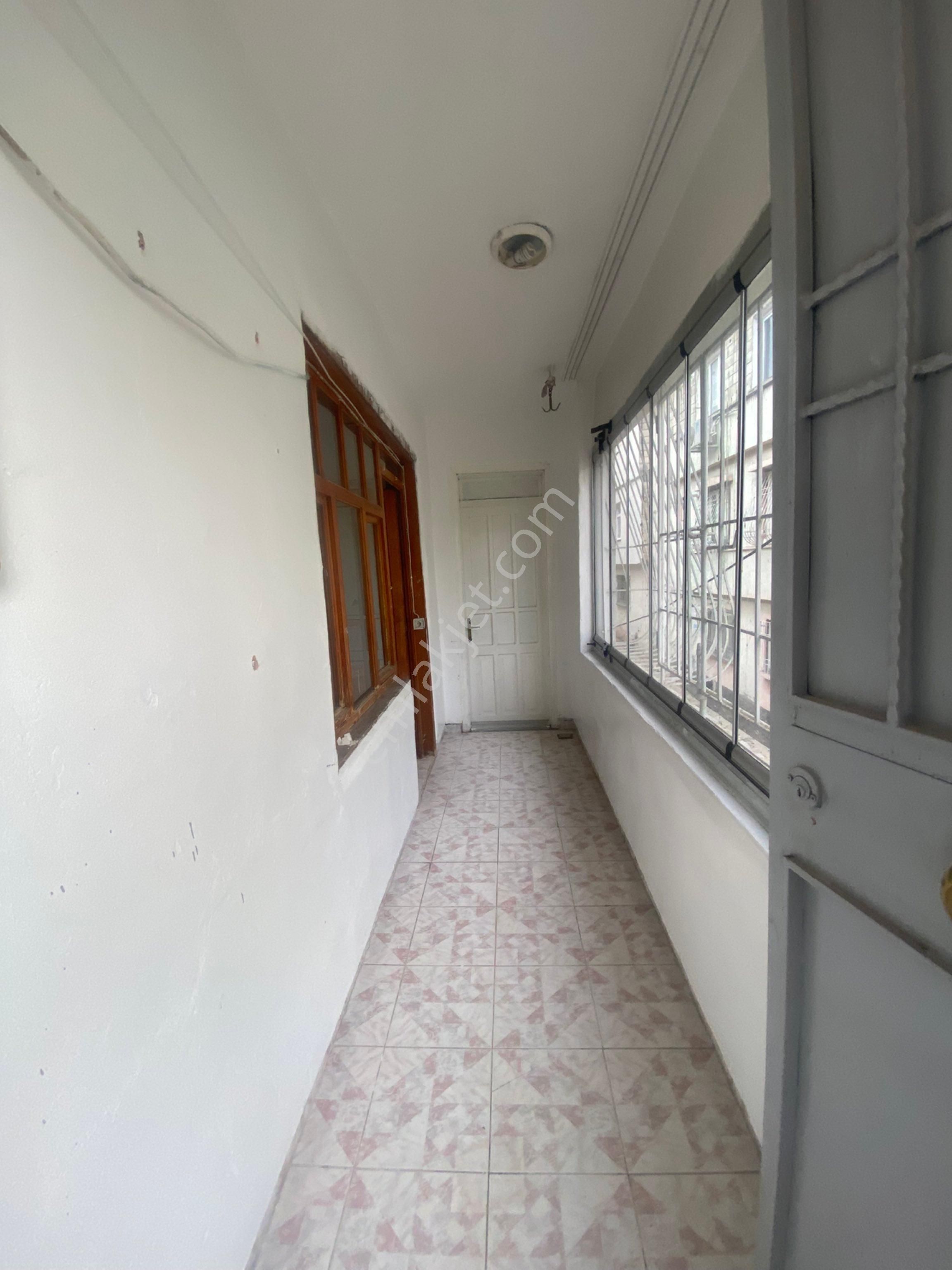 Satılık Cadde Üzeri Altı Dükkan Üstü İki Daire Müstakil - Görsel 2