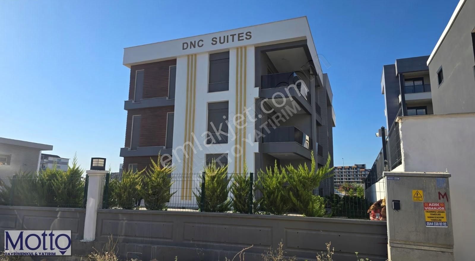 Altıntaş'ta Yüzme Havuzlu İskanlı 1+1 Satılık Daire