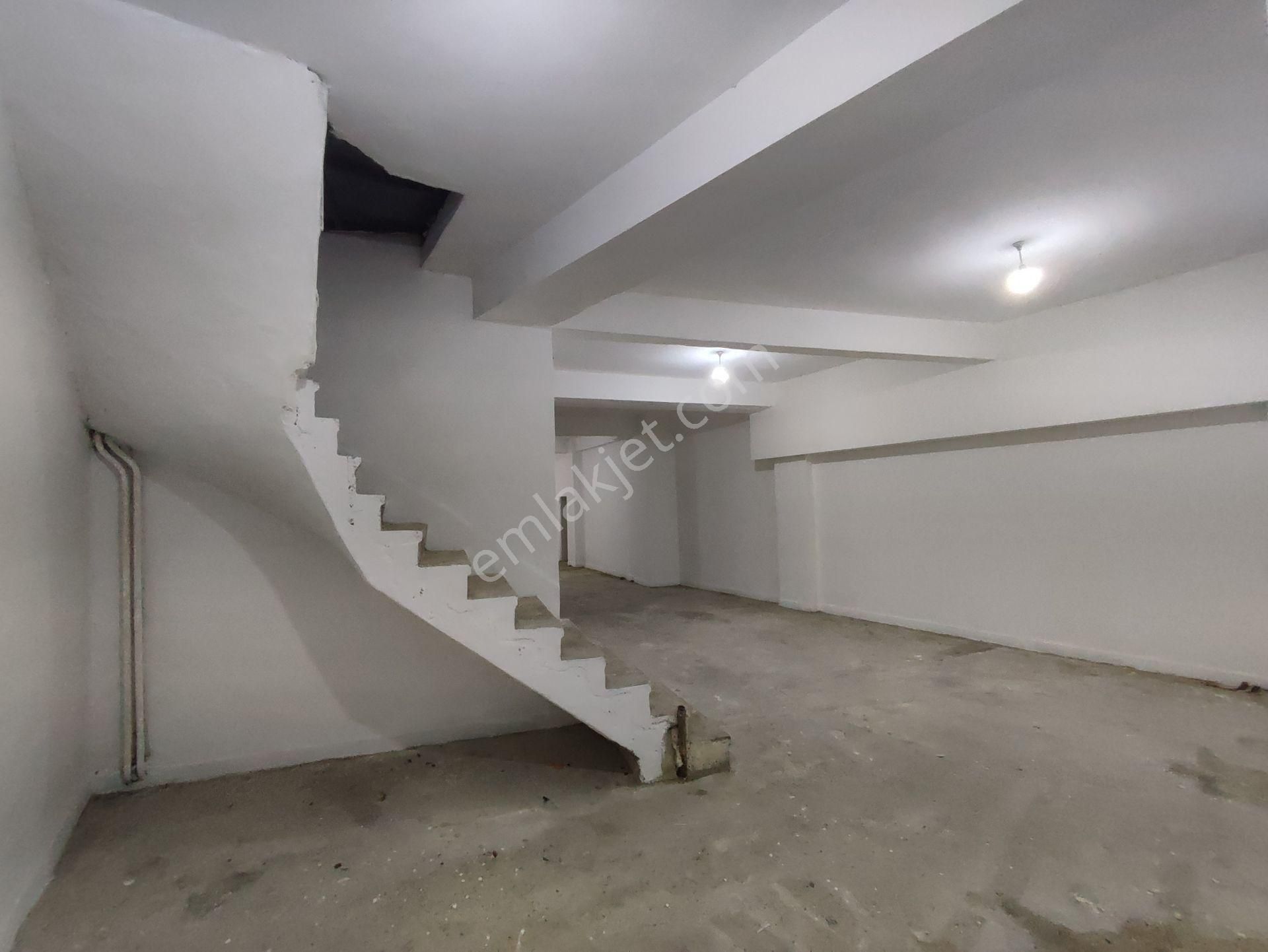 Fatih Seyyidömer Kocamustafapaşa'da 140 M2 Net Depolu Dükkan - Görsel 2