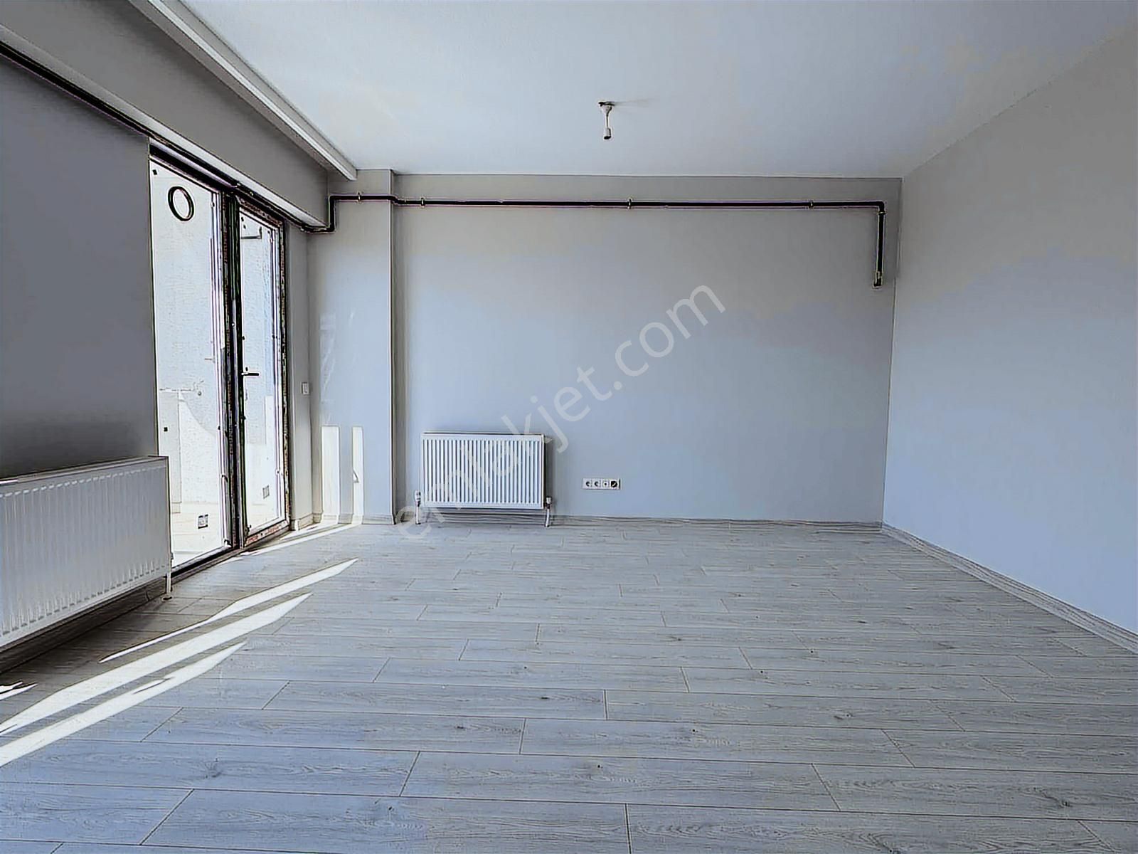 Sancaktepe Cadde Üzeri Sitede Satılık Geniş 1+1 Daire - Görsel 17