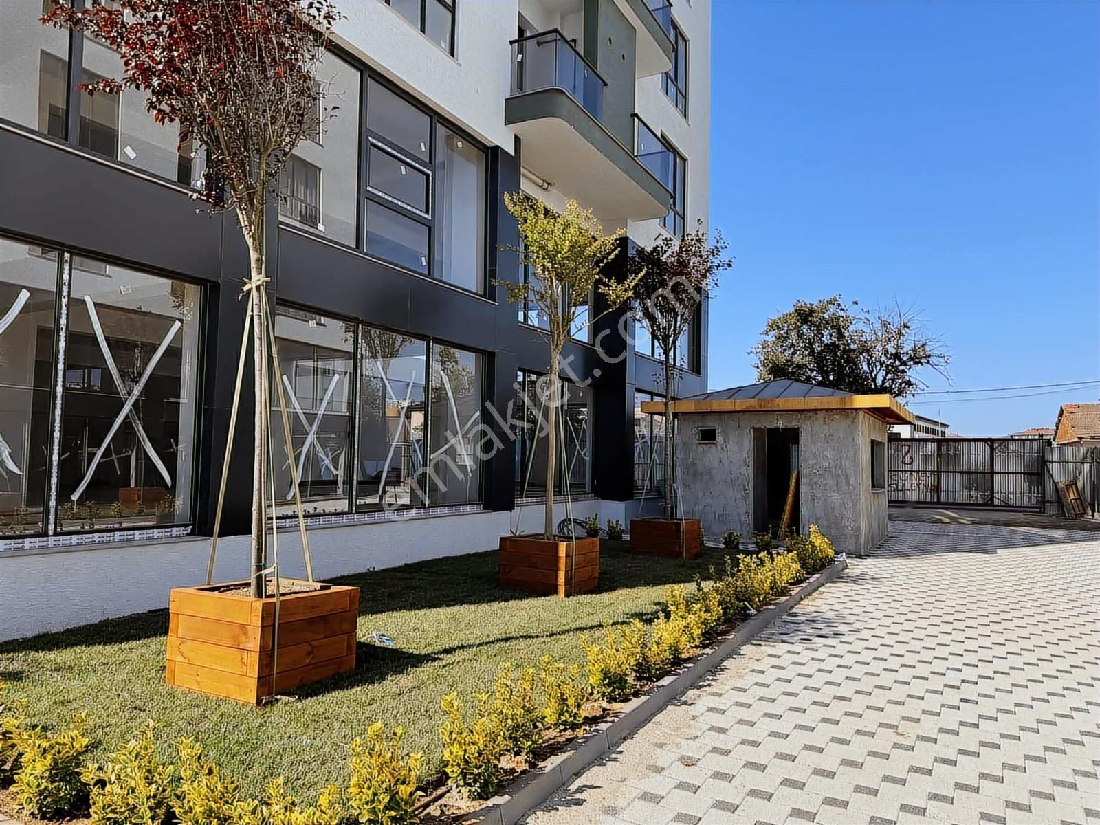Sancaktepe Cadde Üzeri Sitede Satılık Geniş 1+1 Daire - Görsel 32