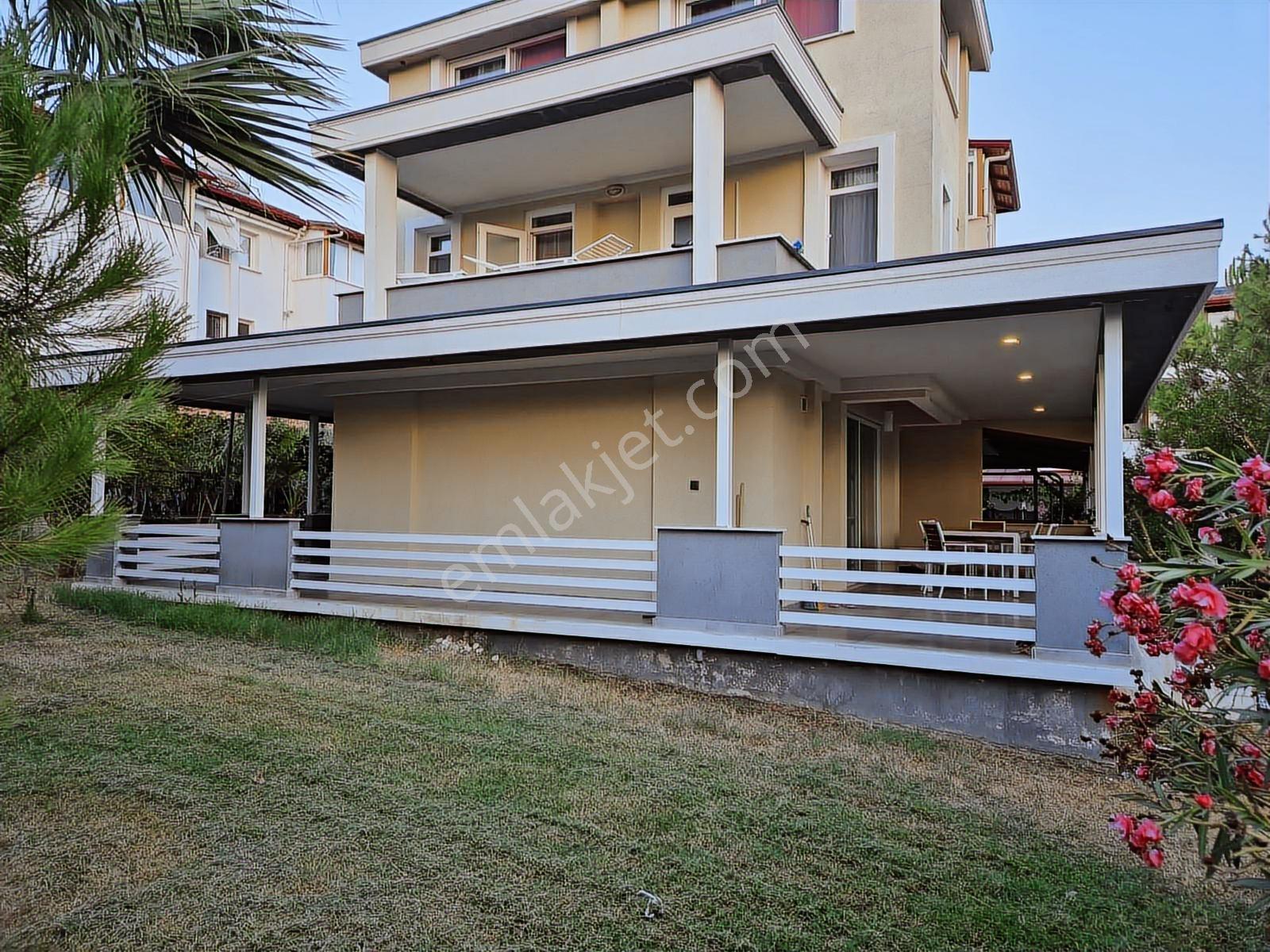 Akbük Güzel Konum Sakarya Sitesi 4+1 Eşyalı Kiralık Villa - Görsel 2