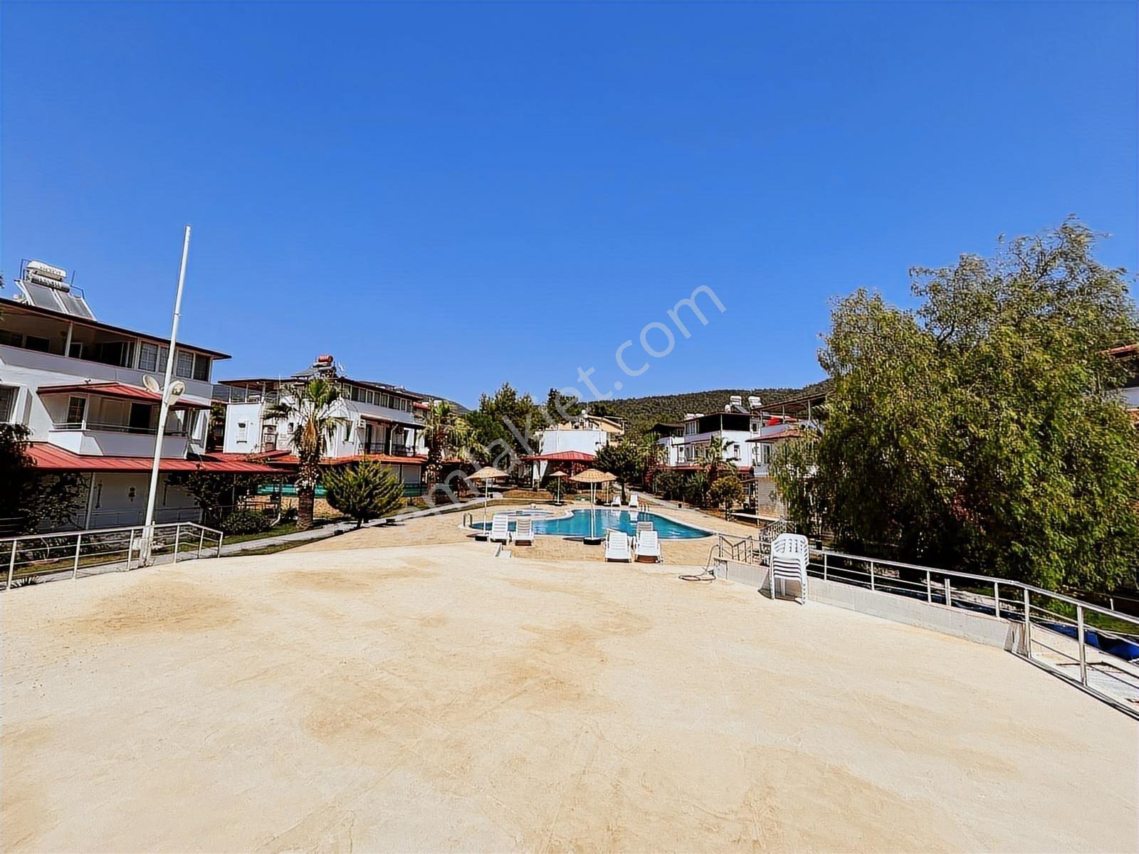 Akbük Güzel Konum Sakarya Sitesi 4+1 Eşyalı Kiralık Villa - Görsel 12
