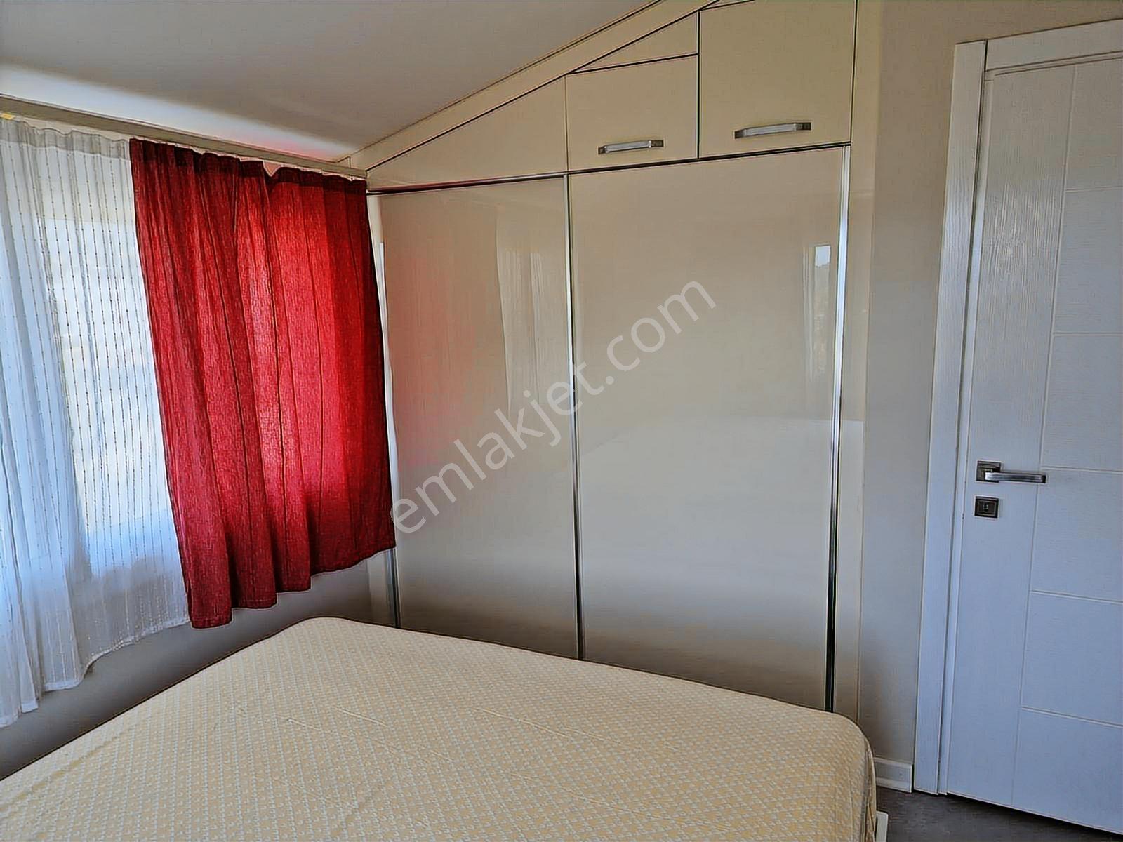 Akbük Güzel Konum Sakarya Sitesi 4+1 Eşyalı Kiralık Villa - Görsel 11