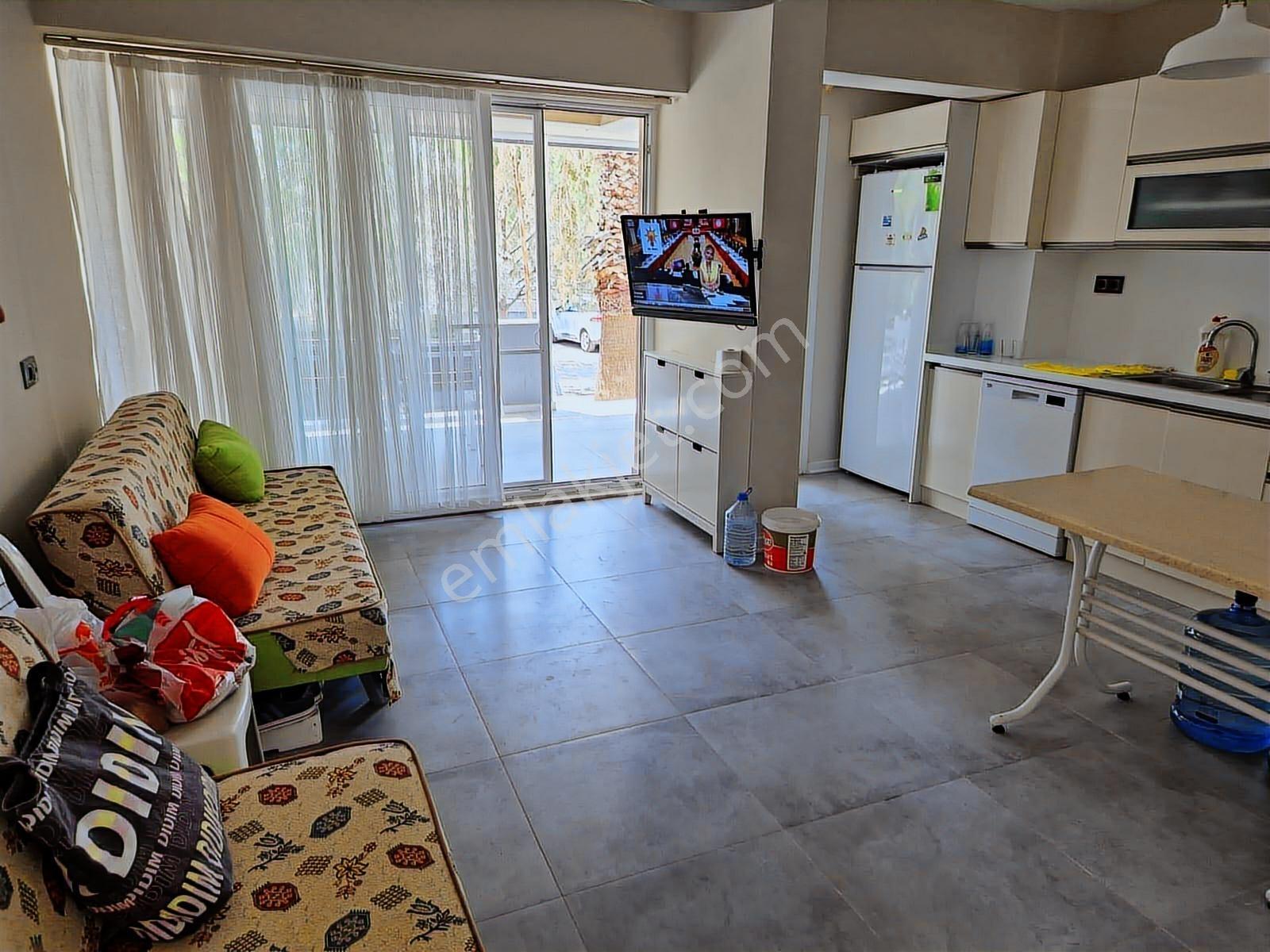 Akbük Güzel Konum Sakarya Sitesi 4+1 Eşyalı Kiralık Villa - Görsel 18