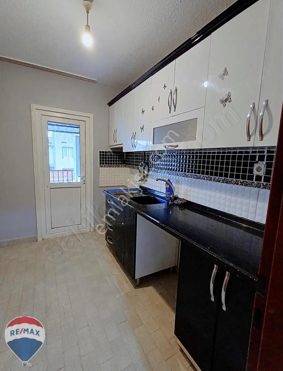 Remax Mavi Rıdvan Gedikten İstiklal Mahallesi 2+1 Kiralık Daire - Görsel 4