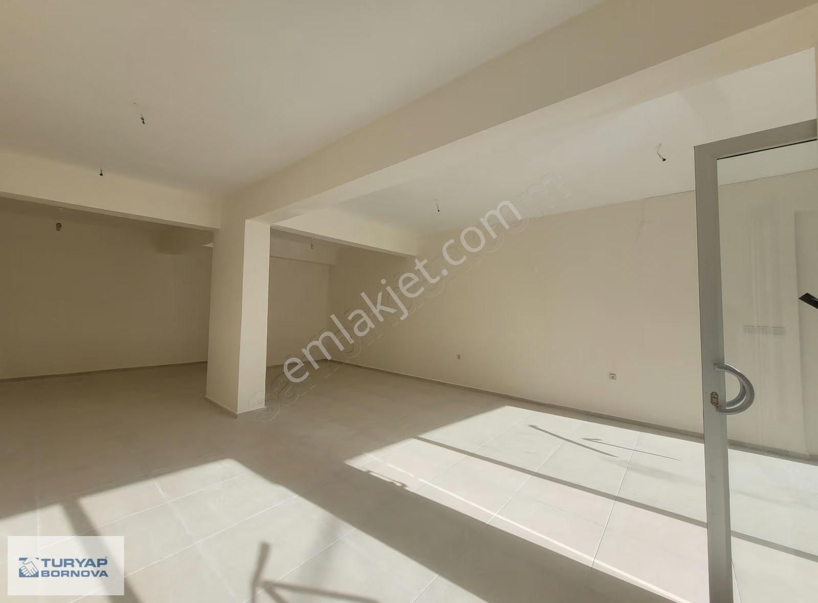 Bornova'da Merkezi Konumda Kiralık Dükkan | Açıklamayı Okuyun - Görsel 30