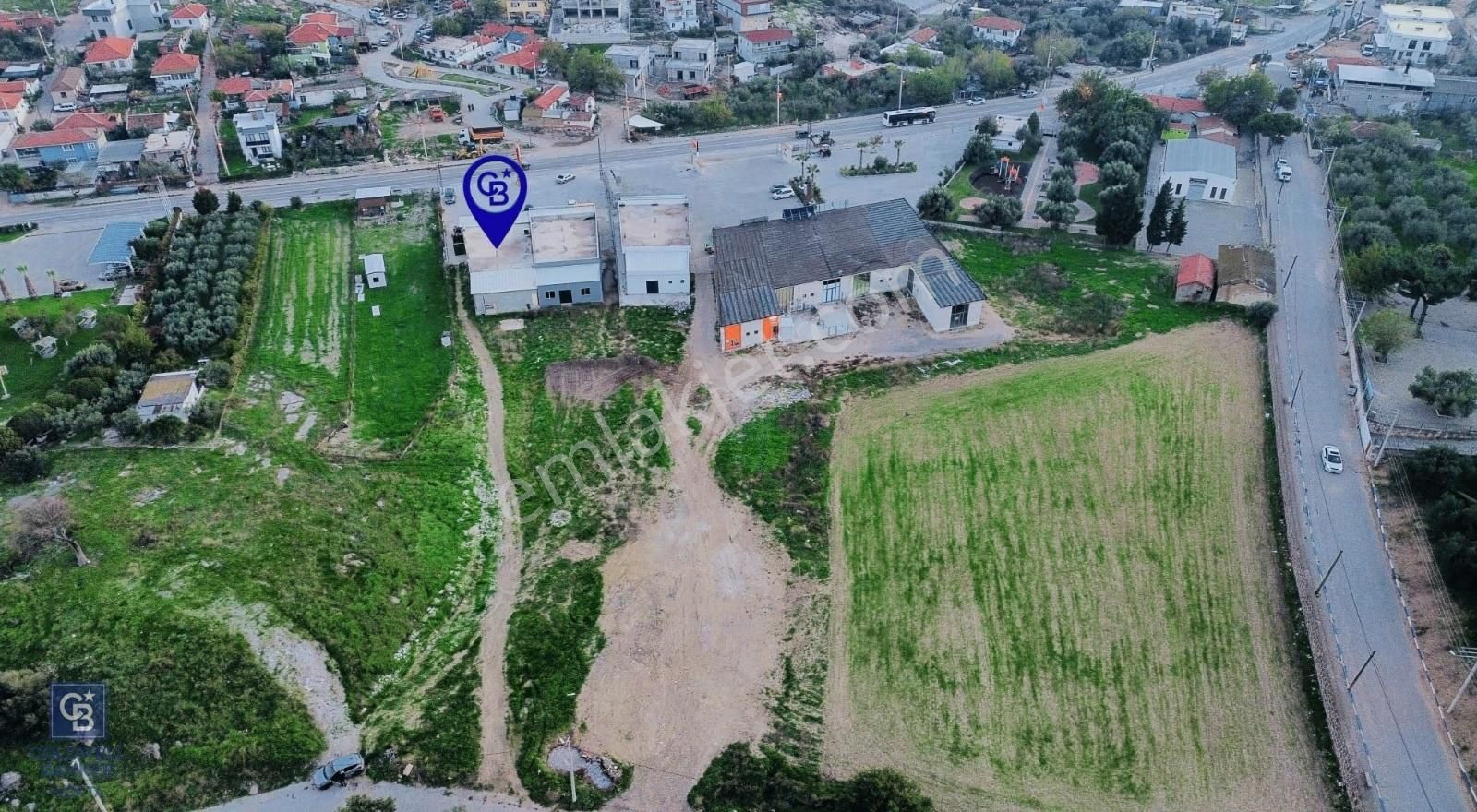 Foça Ilıpınar'da Ana Cadde Üzeri Satılık İşyeri Ve Tarla