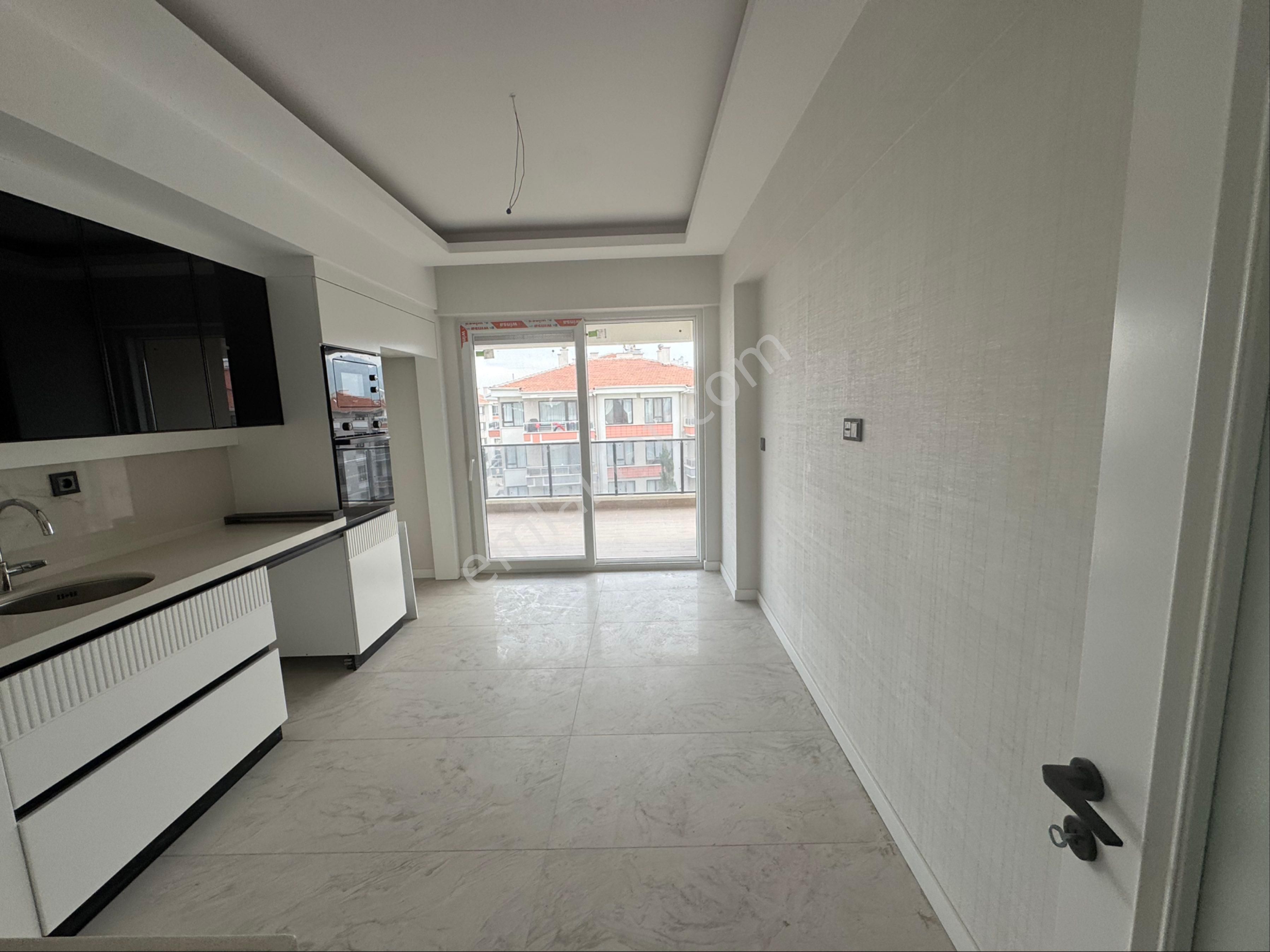 Sağlam Emlaktan Selçukluda Satılık Lüks 4+1daire - Görsel 13