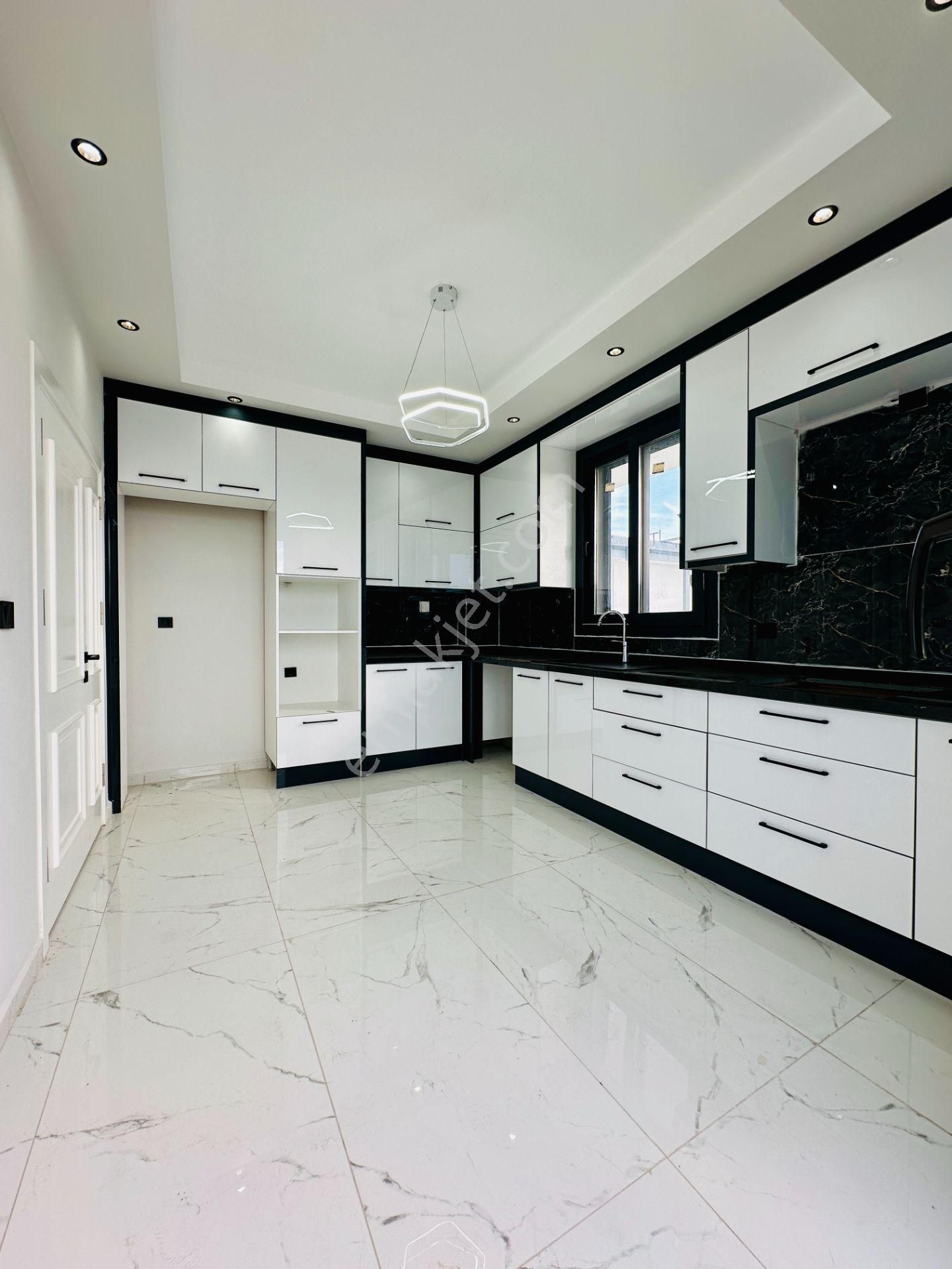 Villacı Onur'dan Fırsat Fiyata Satılık Tam Müstakil Lüx 3+1 Ayrı Mutfaklı Villa - Görsel 14