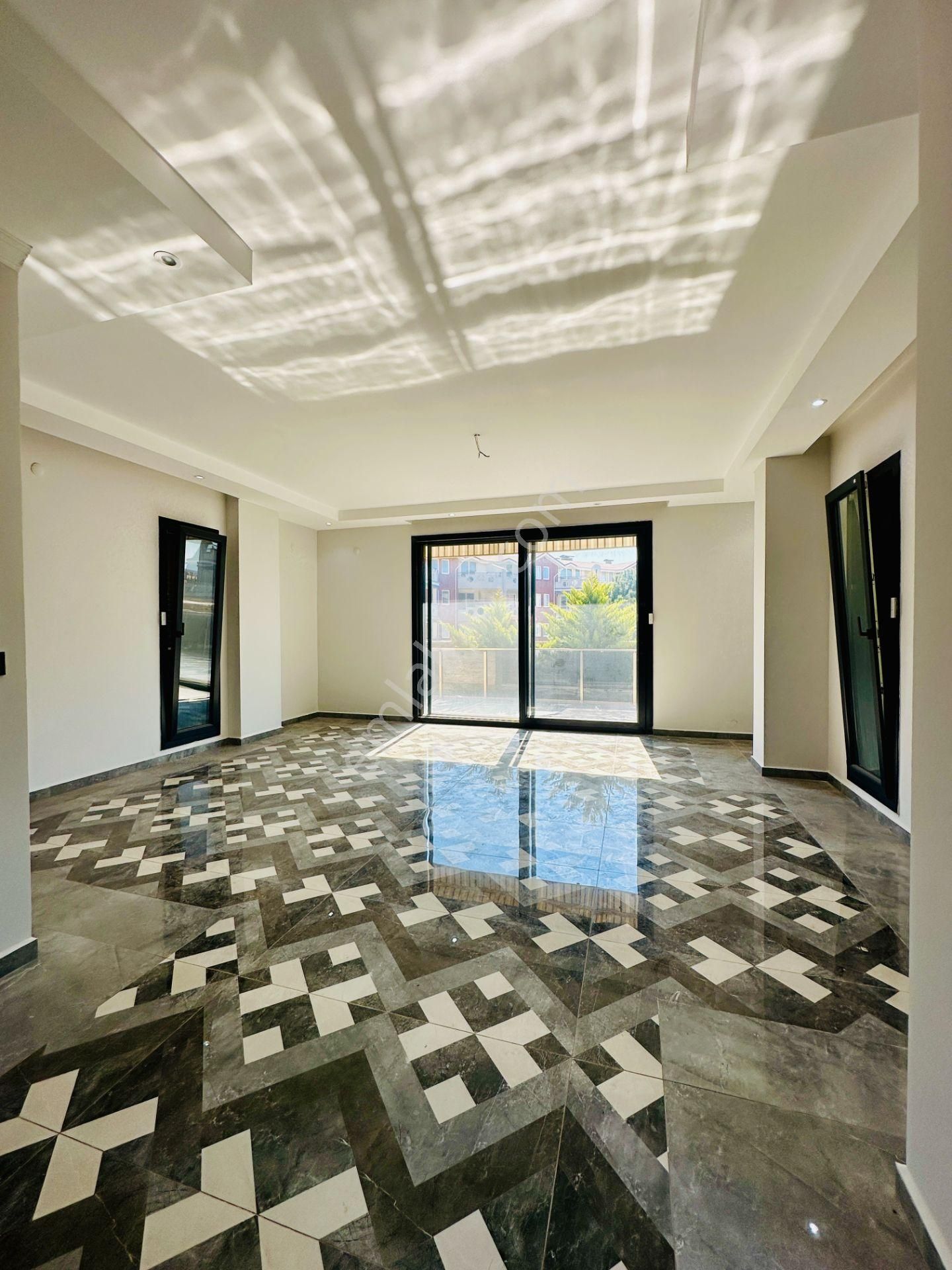 Villacı Onur'dan Denize 300 Metre 4+1 Fırsat Sıfır Lüx Villa - Görsel 11