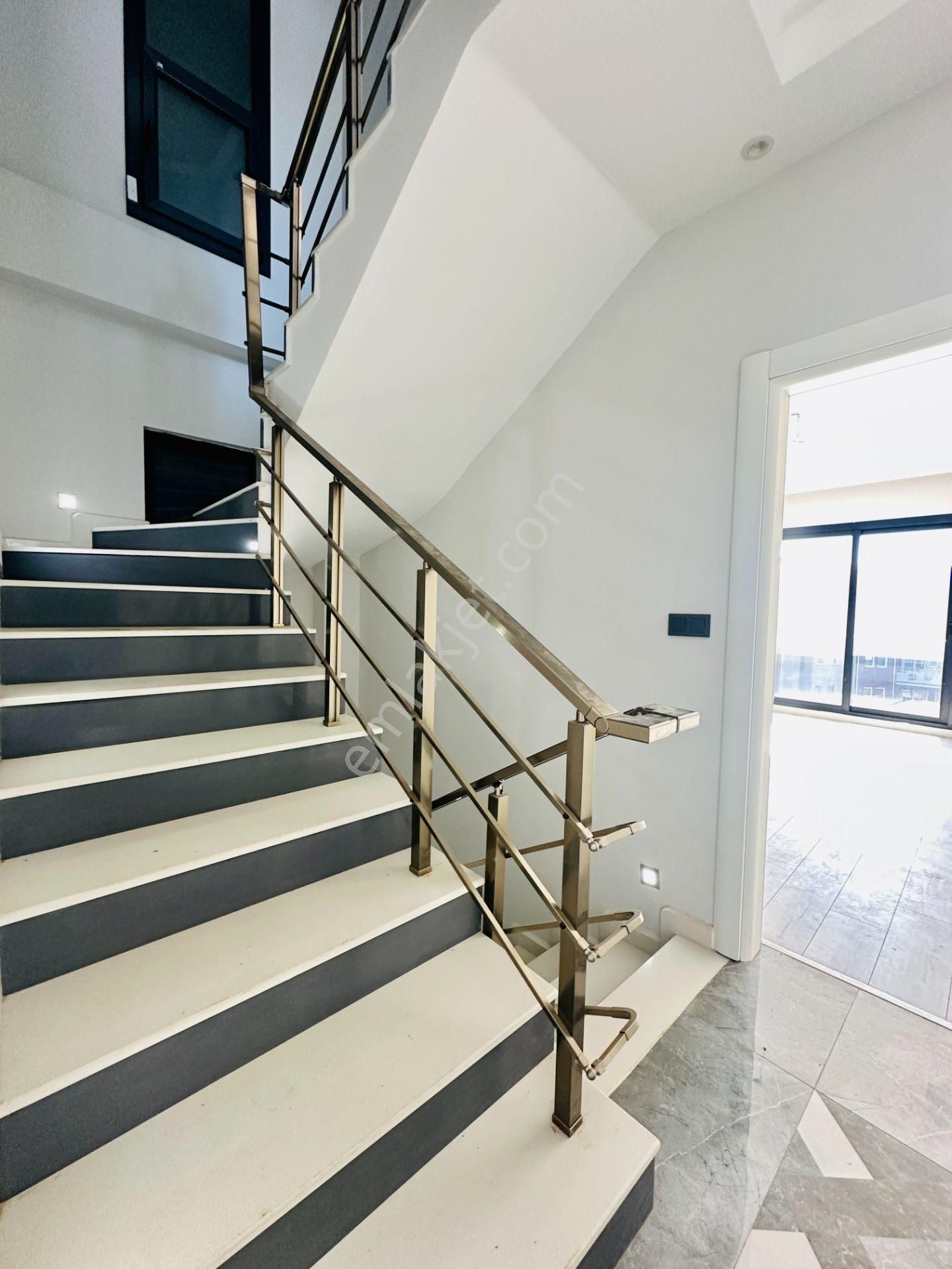 Villacı Onur'dan Denize 300 Metre 4+1 Fırsat Sıfır Lüx Villa - Görsel 26