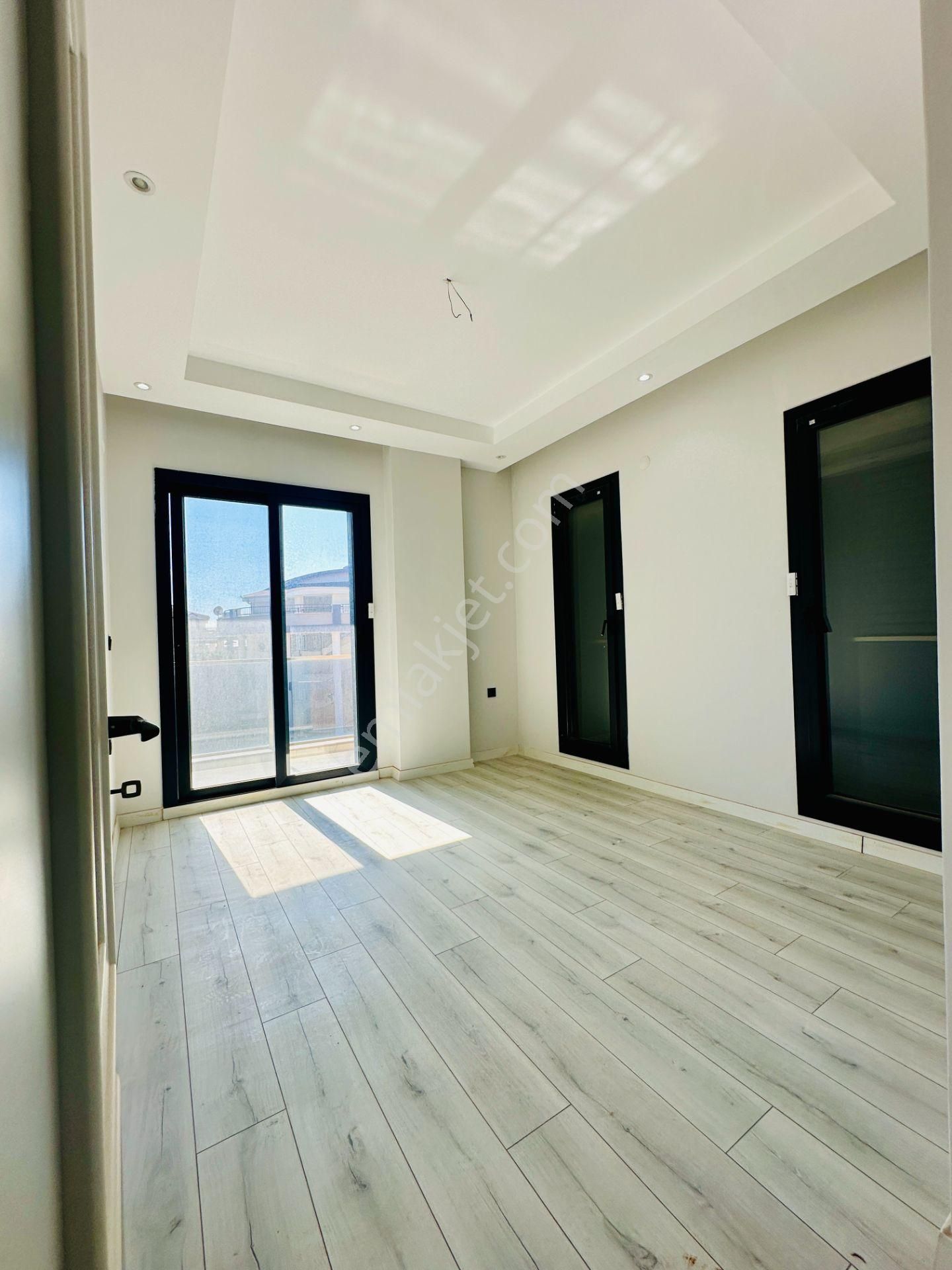 Villacı Onur'dan Denize 300 Metre 4+1 Fırsat Sıfır Lüx Villa - Görsel 16