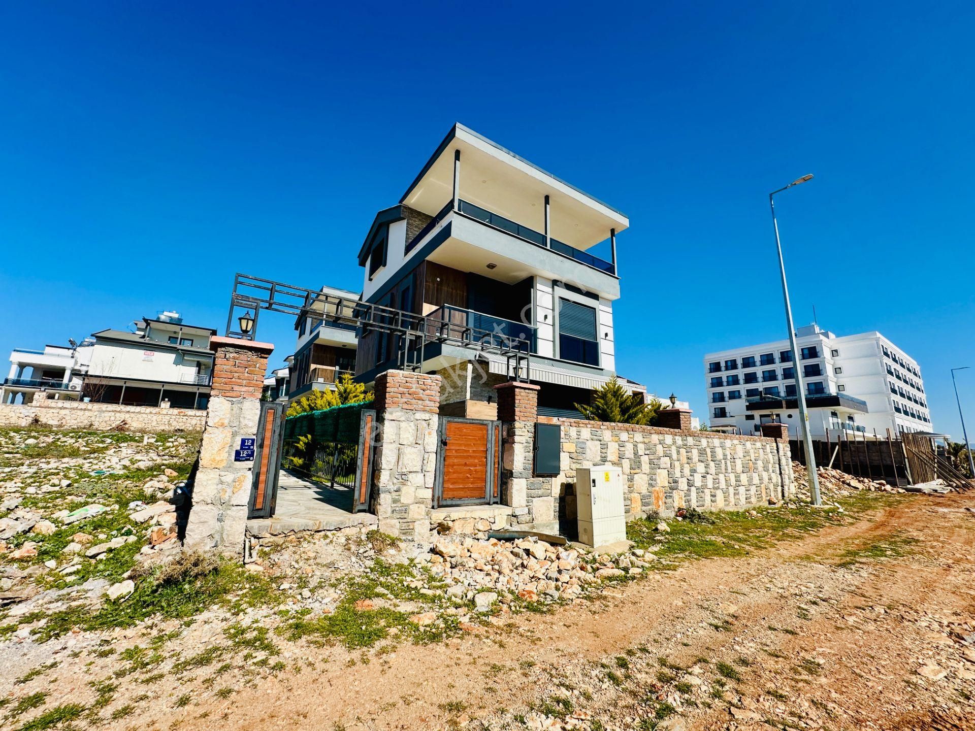 Villacı Onur'dan Denize 300 Metre 4+1 Fırsat Sıfır Lüx Villa - Görsel 2