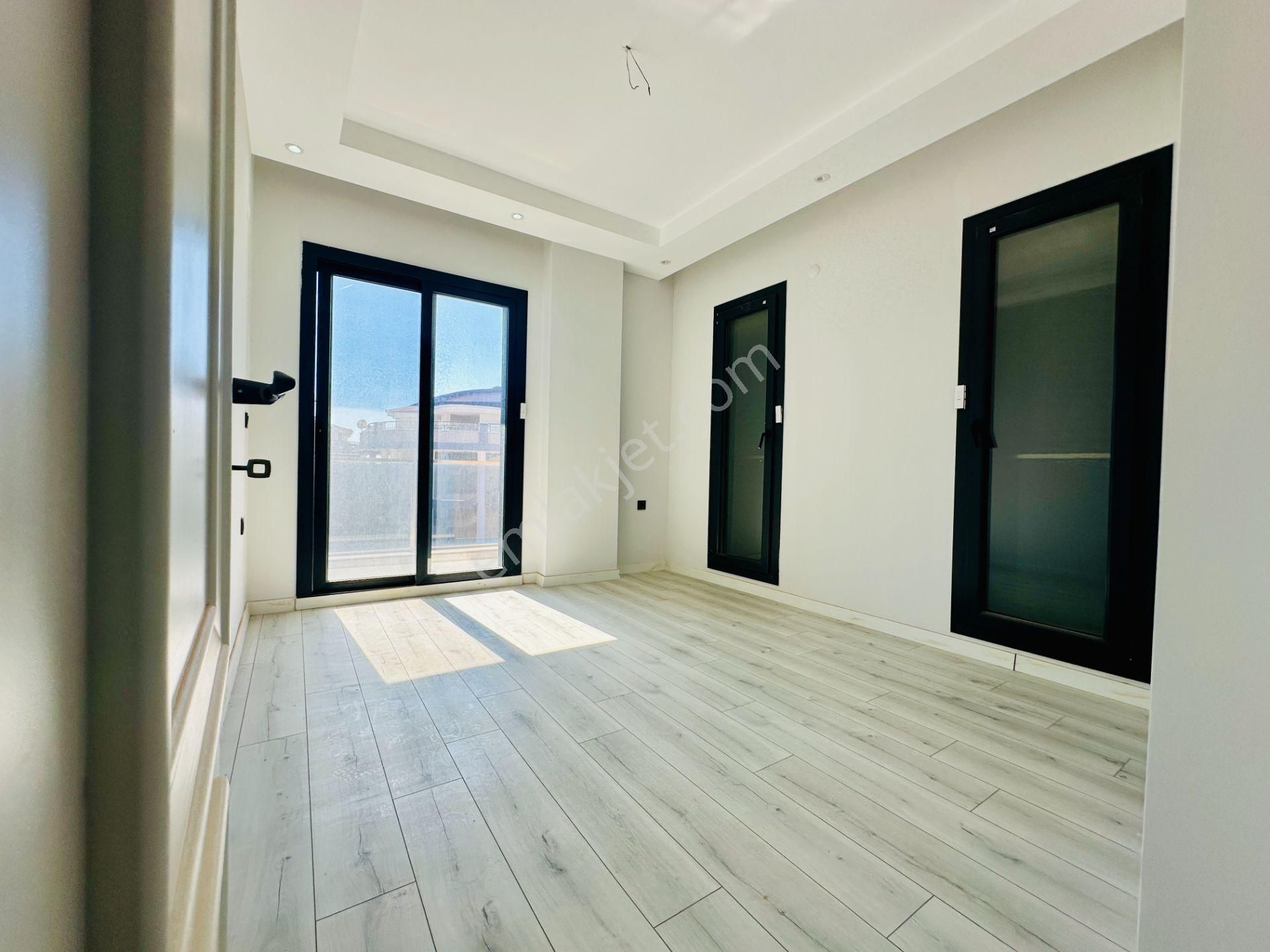 Villacı Onur'dan Denize 300 Metre 4+1 Fırsat Sıfır Lüx Villa - Görsel 17