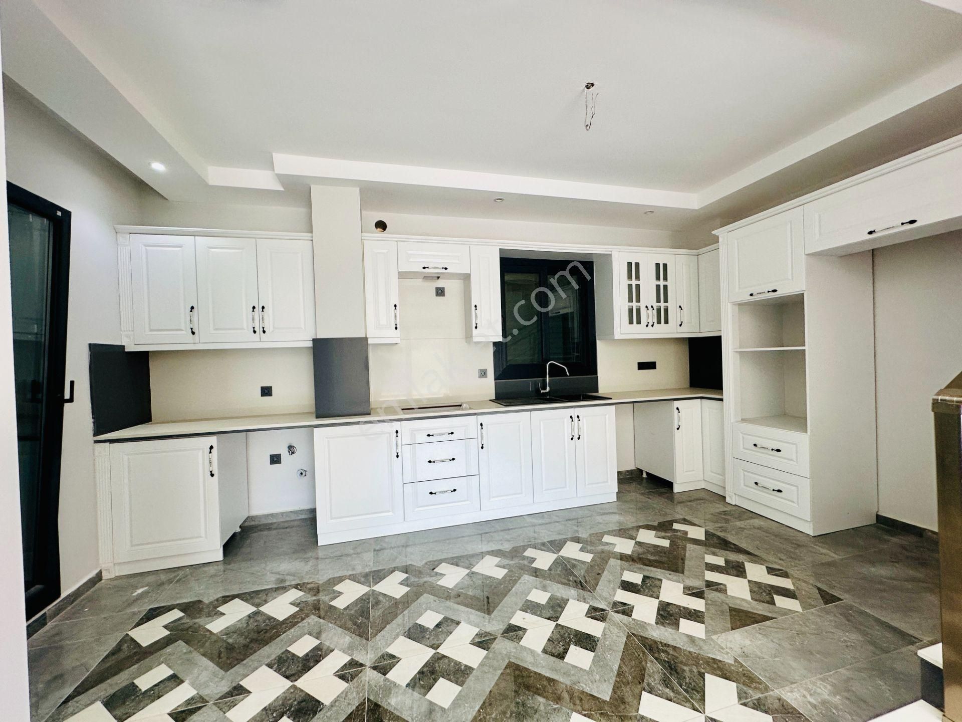 Villacı Onur'dan Denize 300 Metre 4+1 Fırsat Sıfır Lüx Villa - Görsel 12