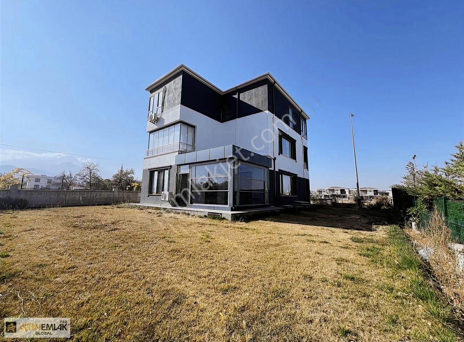 Çay Bağlarında 7+1 Kiralık Villa - Görsel 12