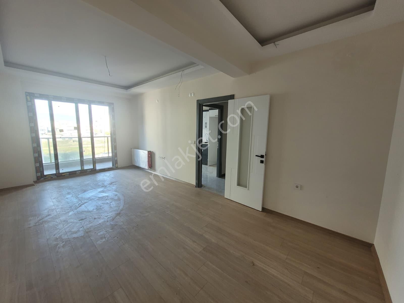 Koyunderede Cadde Üzeri Satılık 2+1 Daire