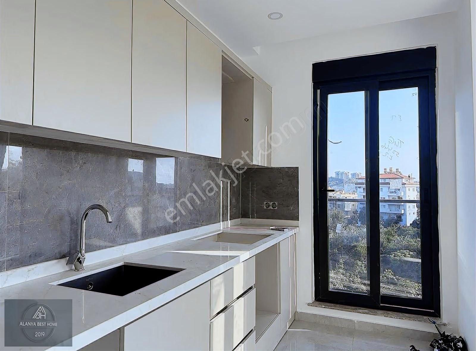 Oba'da Eski Belediye Mevki Ara Kat Havuzlu Lüx 2+1 90 M2 Daire