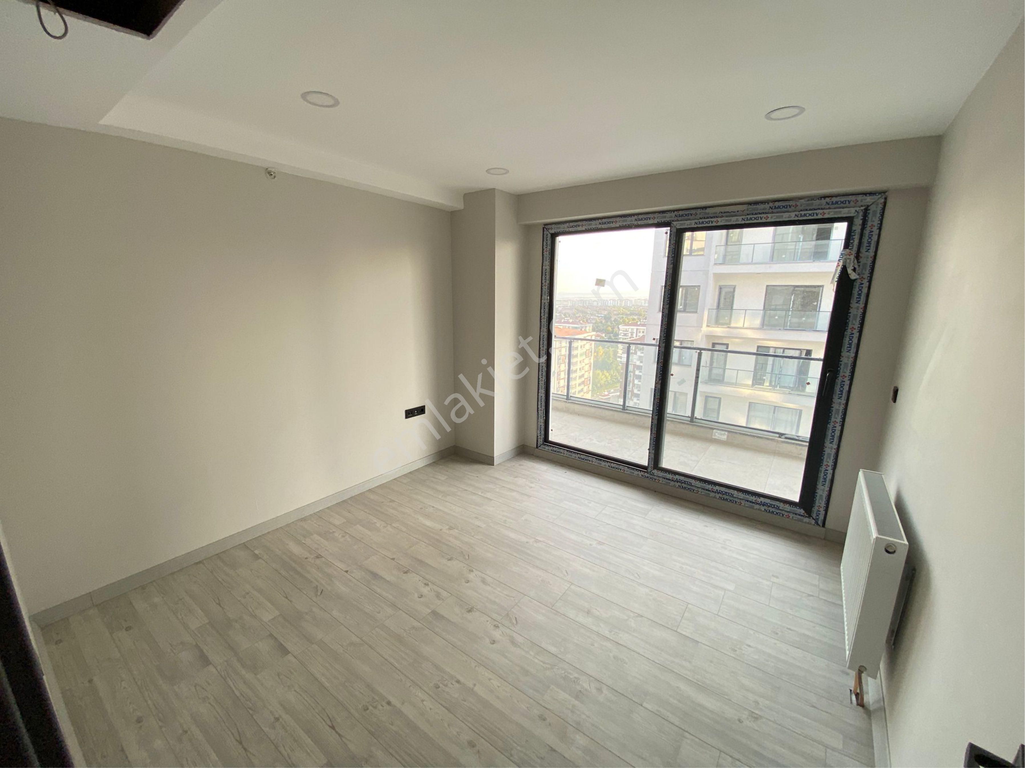 Acil Satılıktır Bağcılar Bölgesi Araç Muayene İlerisi Radison Kavşağında - Görsel 9