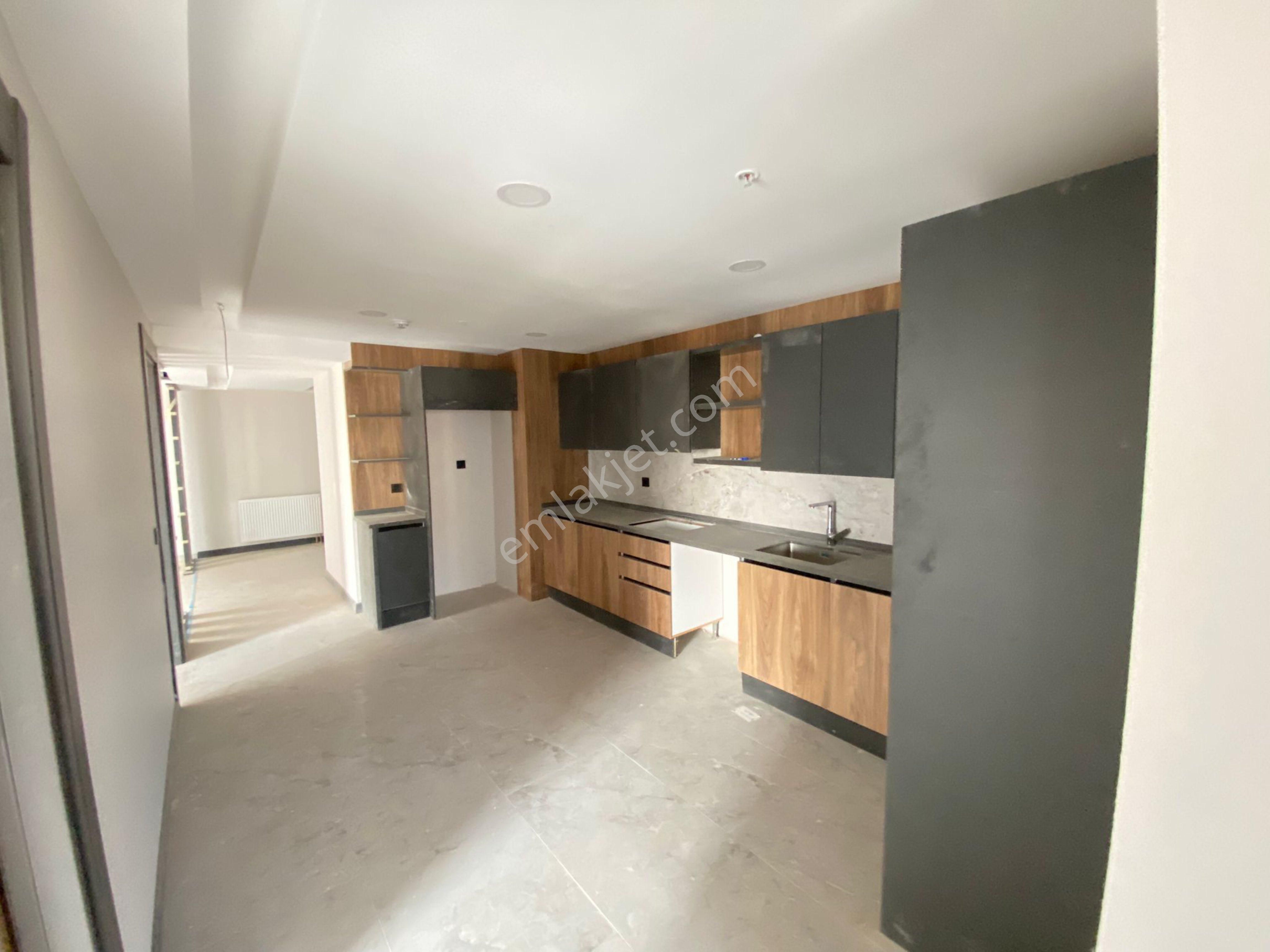 Acil Satılıktır Bağcılar Bölgesi Araç Muayene İlerisi Radison Kavşağında - Görsel 6