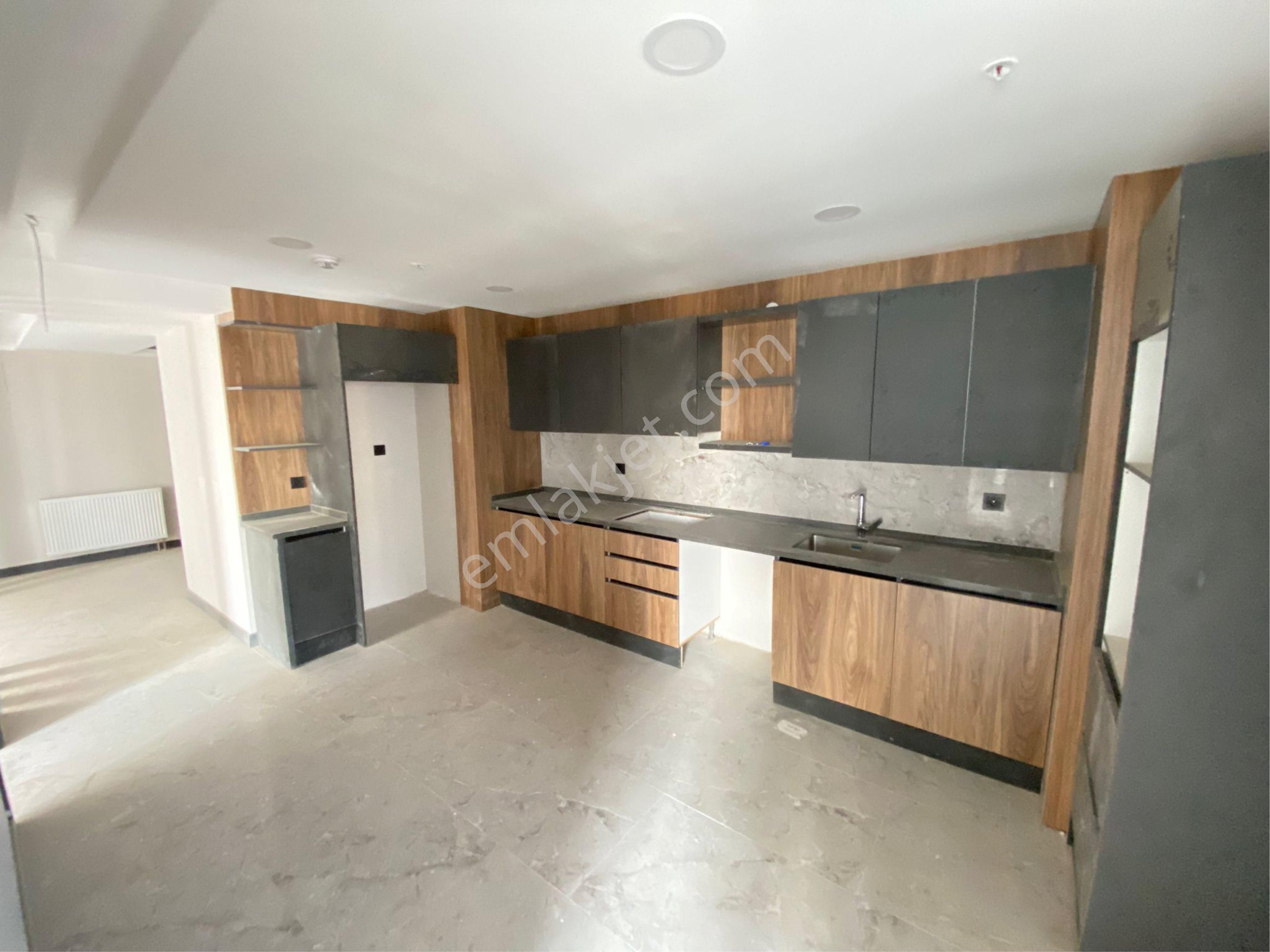 Acil Satılıktır Bağcılar Bölgesi Araç Muayene İlerisi Radison Kavşağında